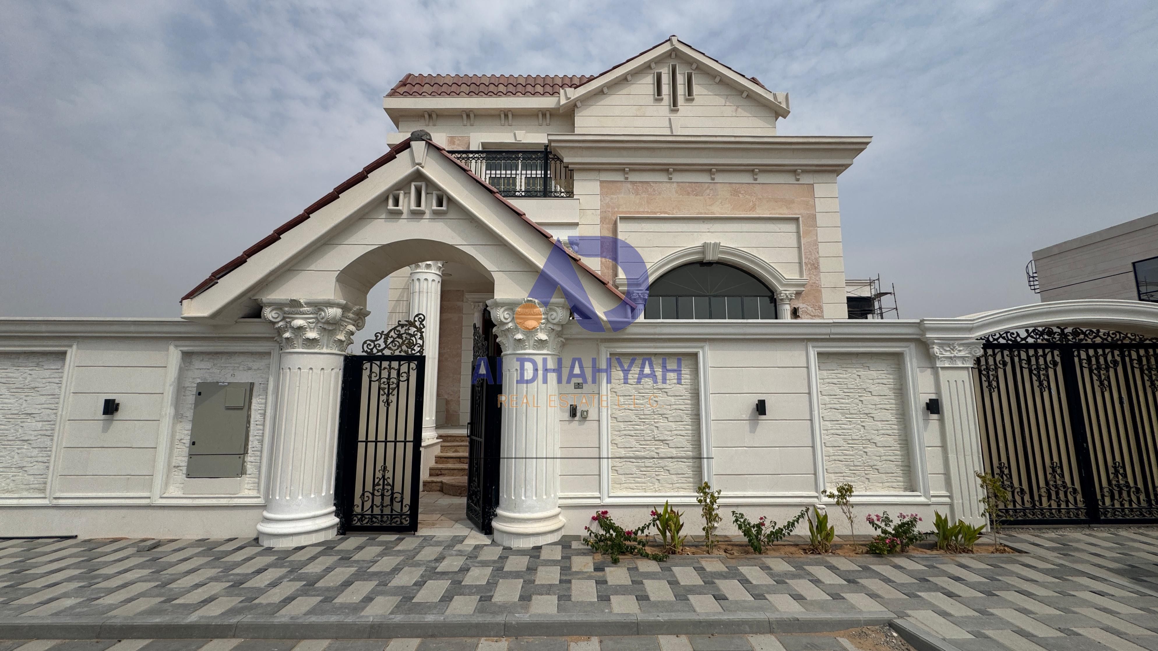 For sale, a wonderful villa with 4 master bedrooms and a distinctive stone facade - Tilal