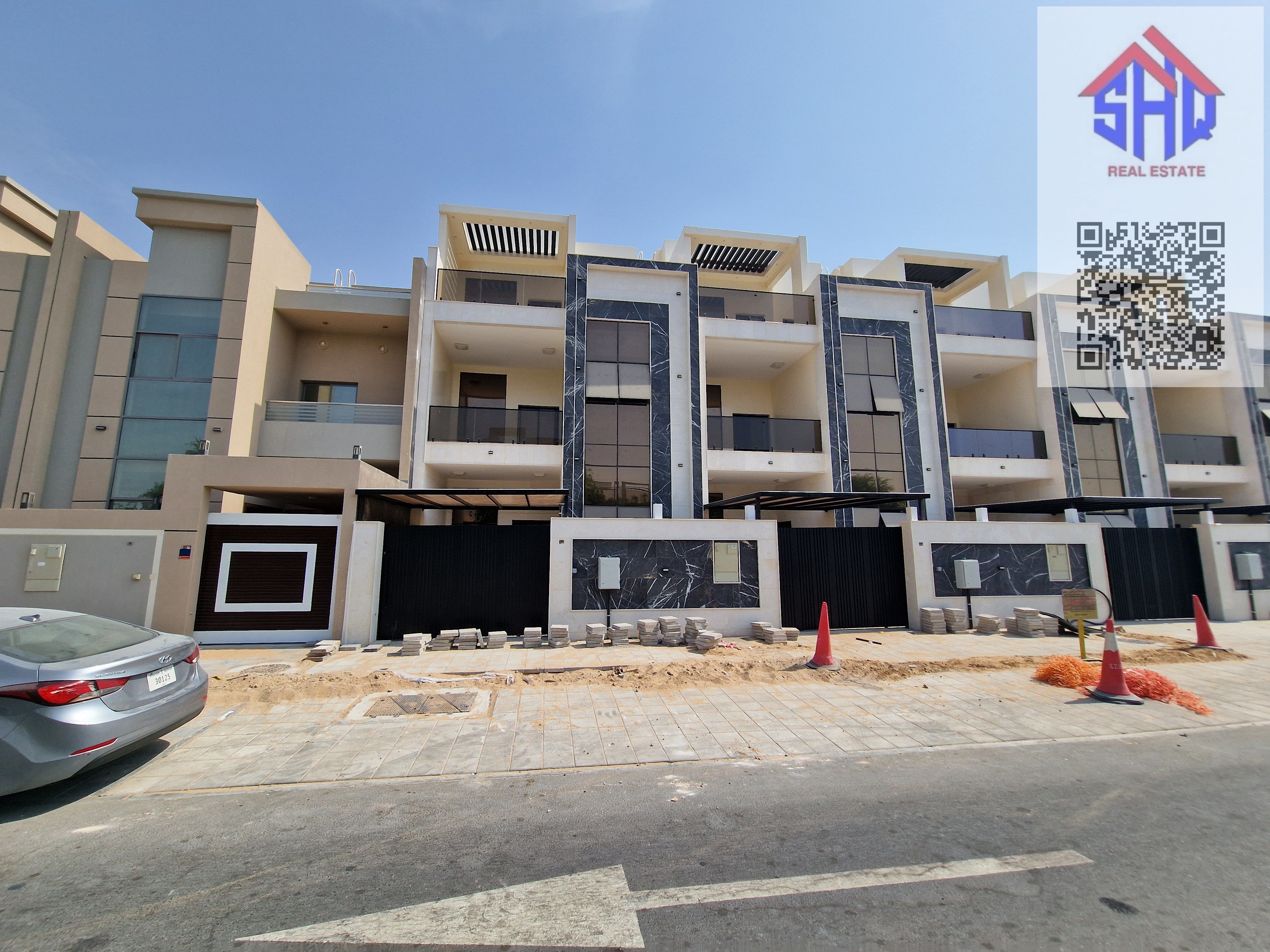 For sale, a ground floor townhouse with two floors, a dressing room, and a roof, five rooms, a sitting room, three halls, and a maid's room.