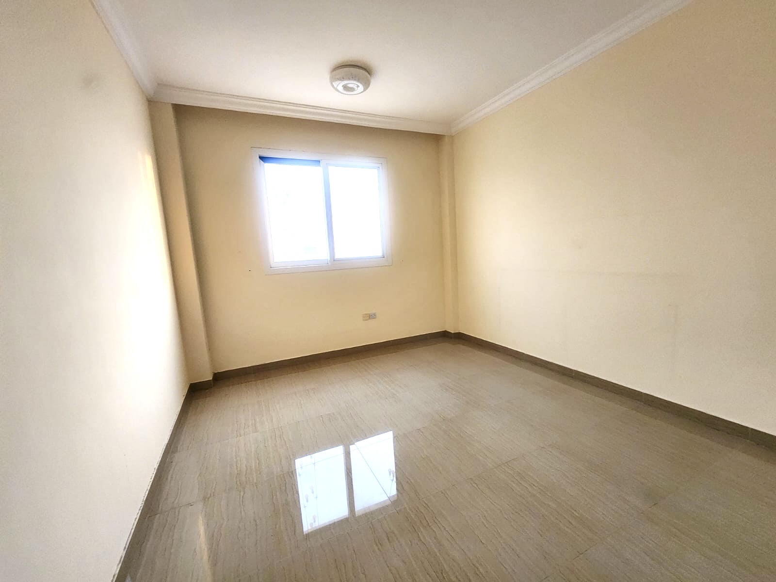 LEVISH 1BHK 2WASHROOM WITH BALCONY CLOSE TO ROOD AL HOSHI