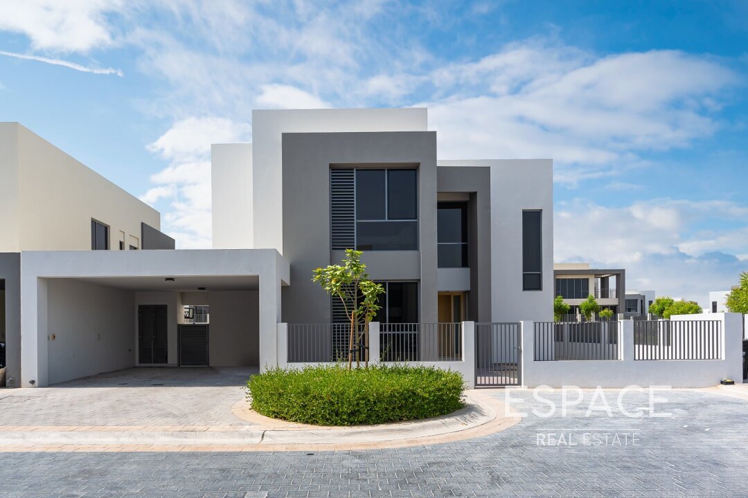 Prime Location - Close to Pool - Single Row