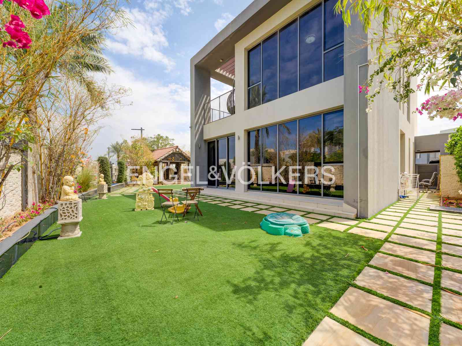 Corner Unit | Huge Plot | View Now