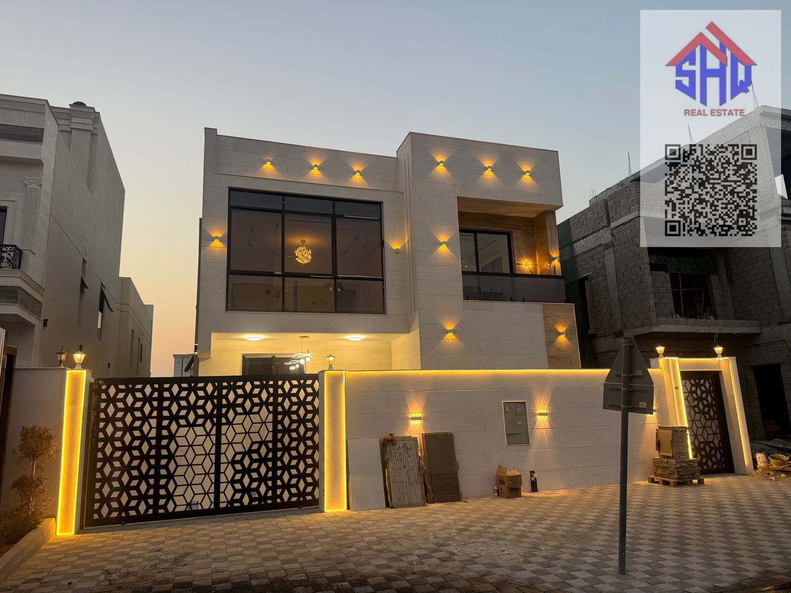 Five-room villa, majlis, hall and swimming pool Very modern design and a distinctive location