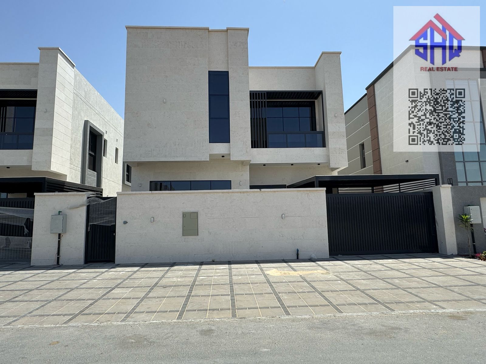 For rent, a villa for the first tenant, central air conditioning, five master bedrooms, a living room, a hall, and a maid's room