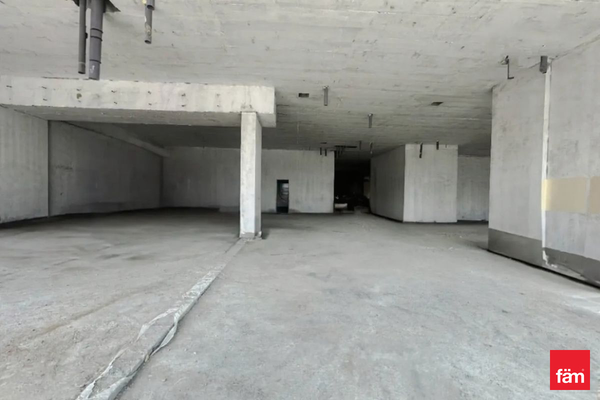 Showroom in Prime Location near Metro
