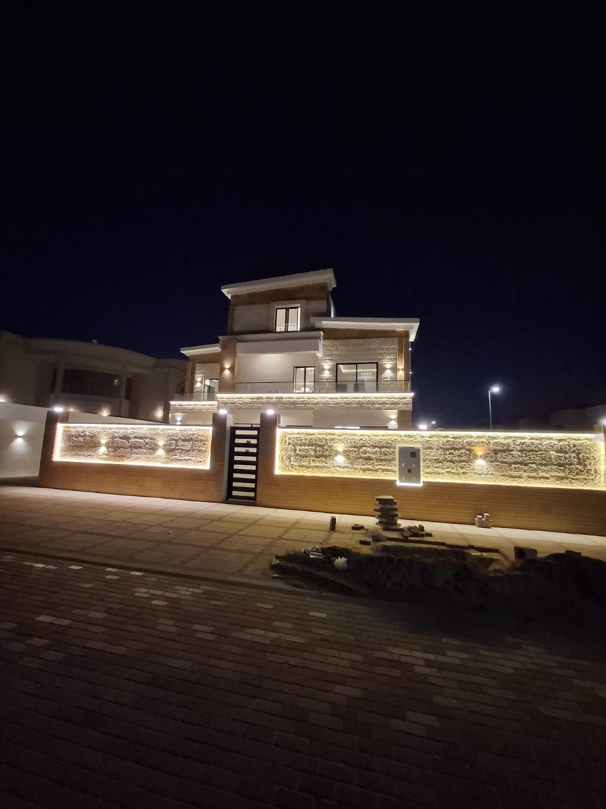Spacious 8 BR Villa in Al Helio 2 for Sale