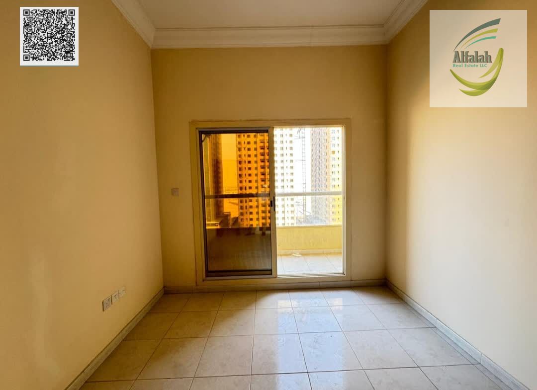 Spacious 2BHK in Goldcrest Tower A | 1,250 Sqft | Balcony + Closed Kitchen | AED 38,000/Year