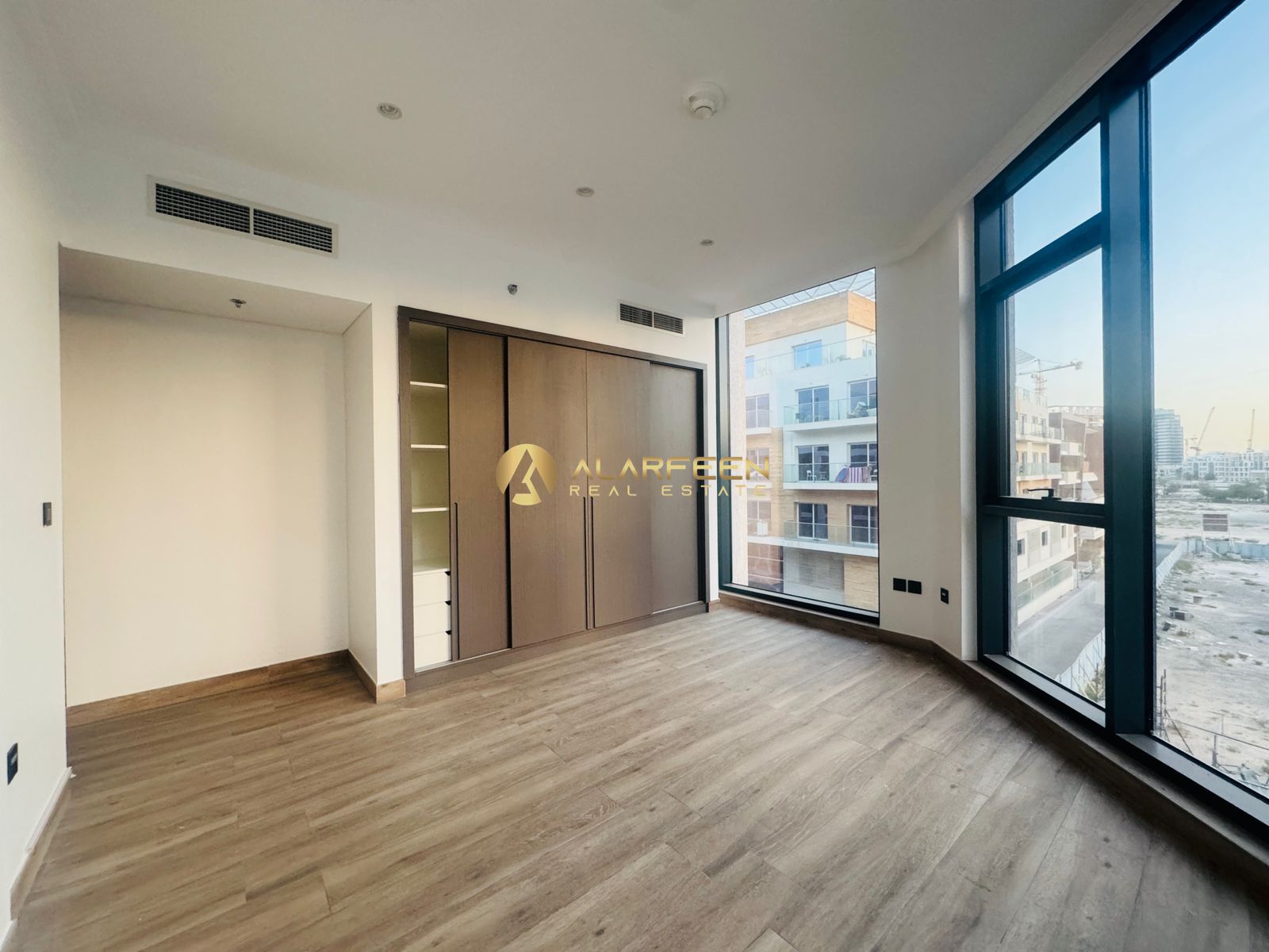 Prime Location Fully Fitted Kitchen | Sunset View