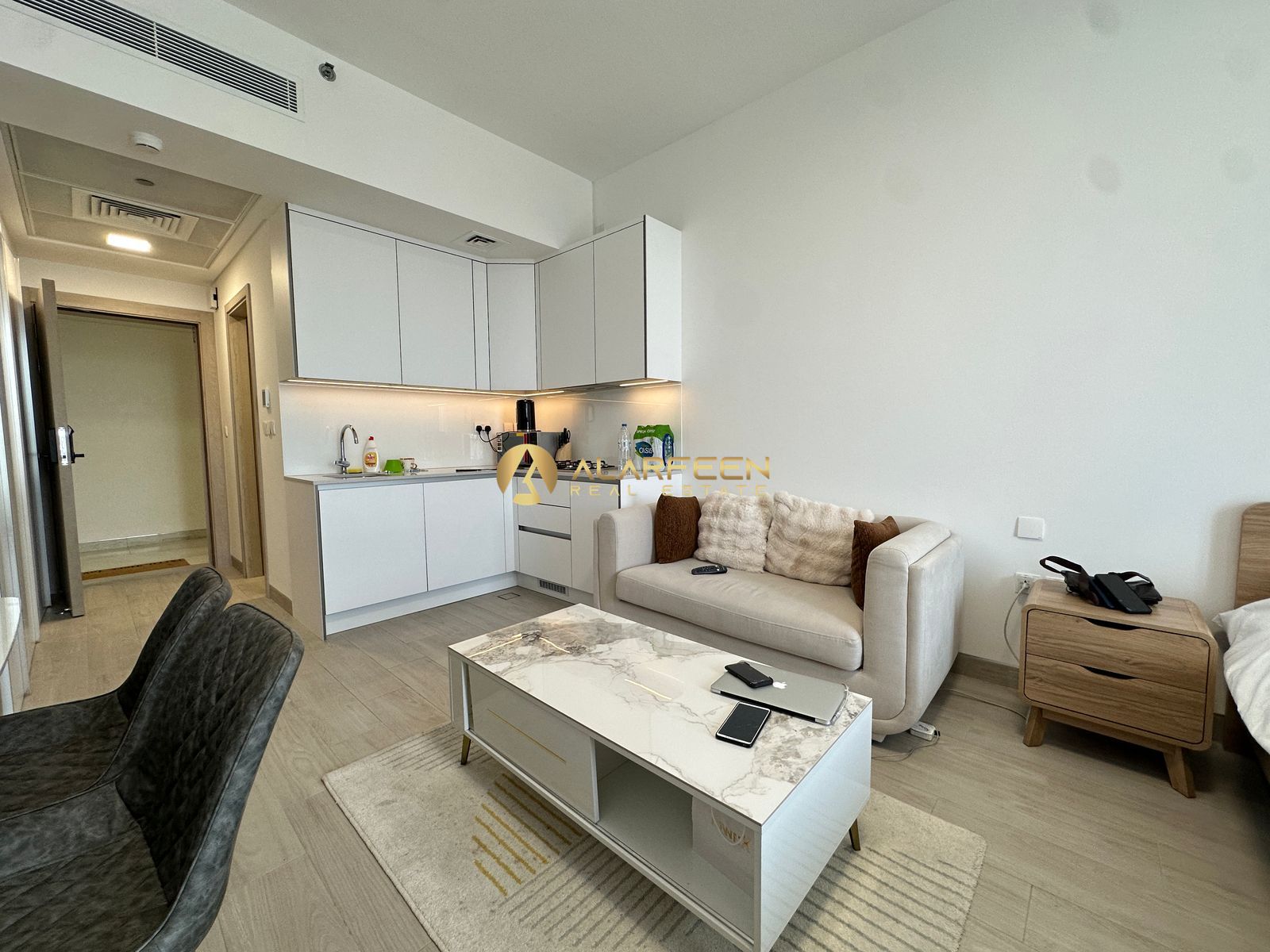 Cozy Studio | Fitted Kitchen | Vacant