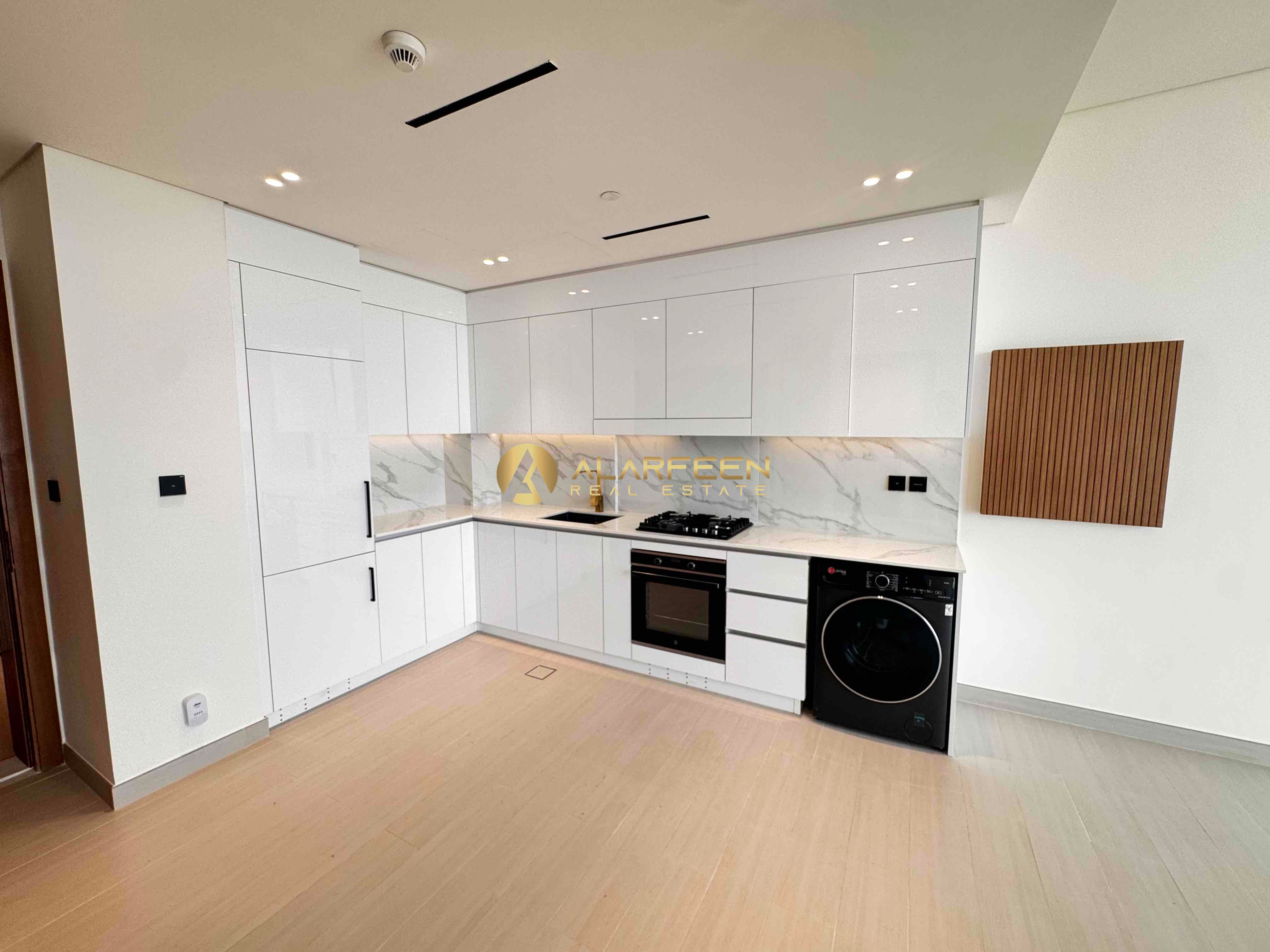One Bedroom / Unfurnished / With Appliances