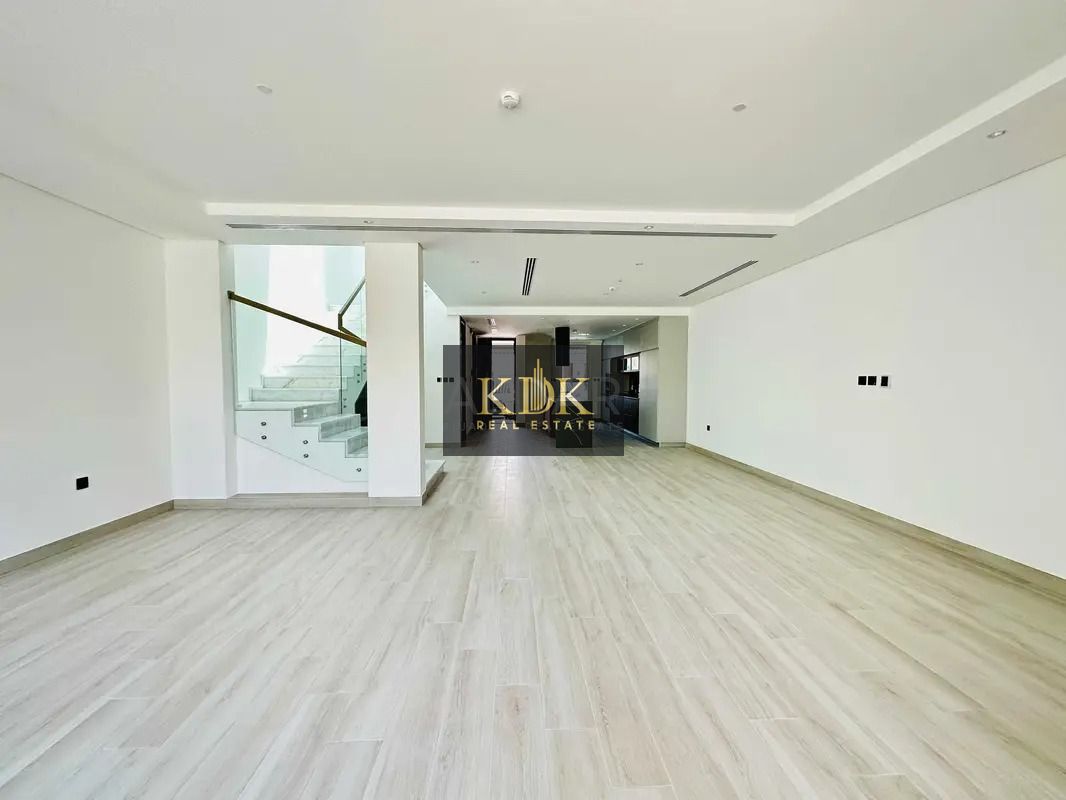 Spacious 4BR+Maid | Fitted Kitchen | Call Now