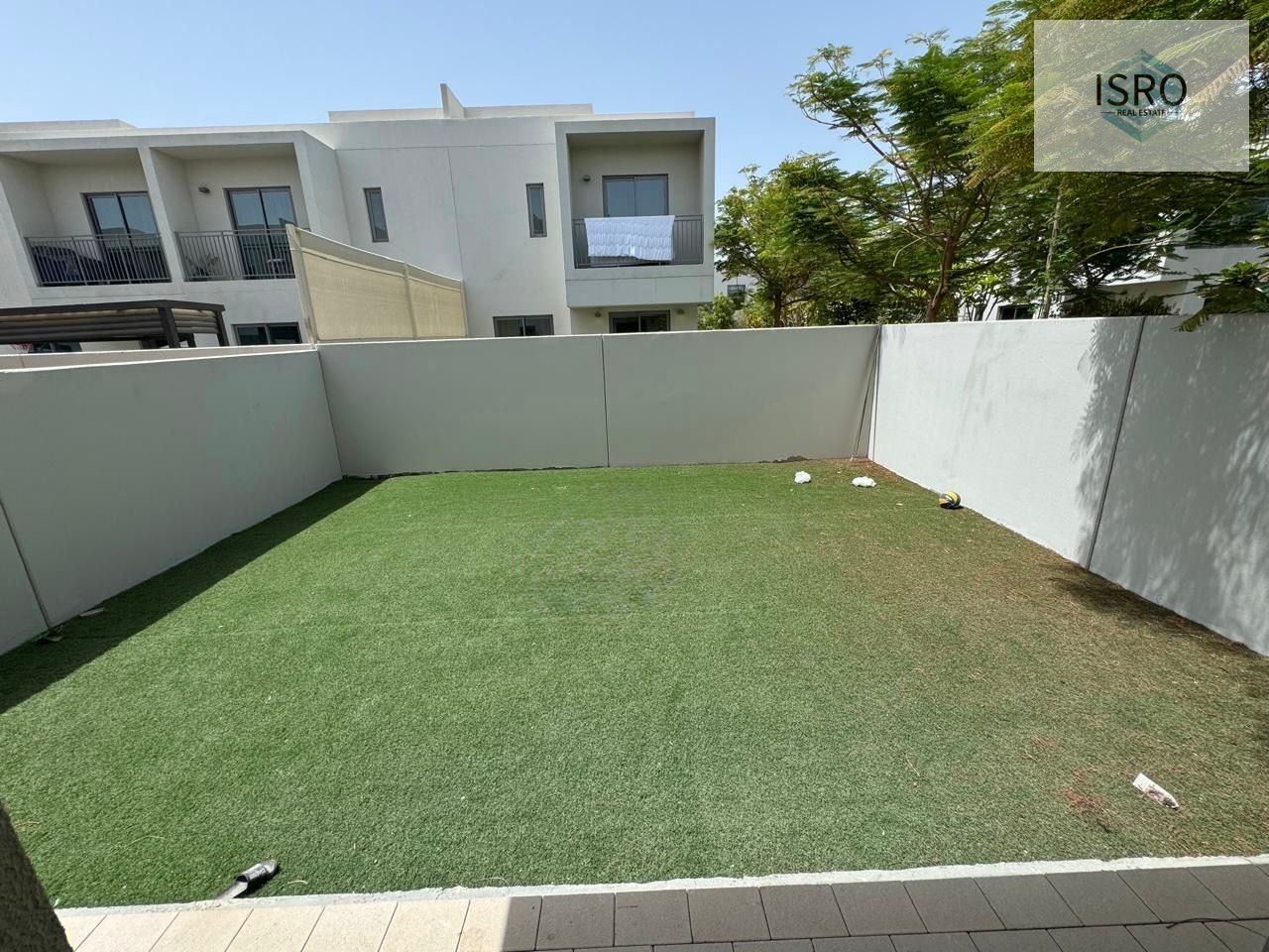 MIDDLE CORNER READY TO MOVE 3B + MAID ROOM TH