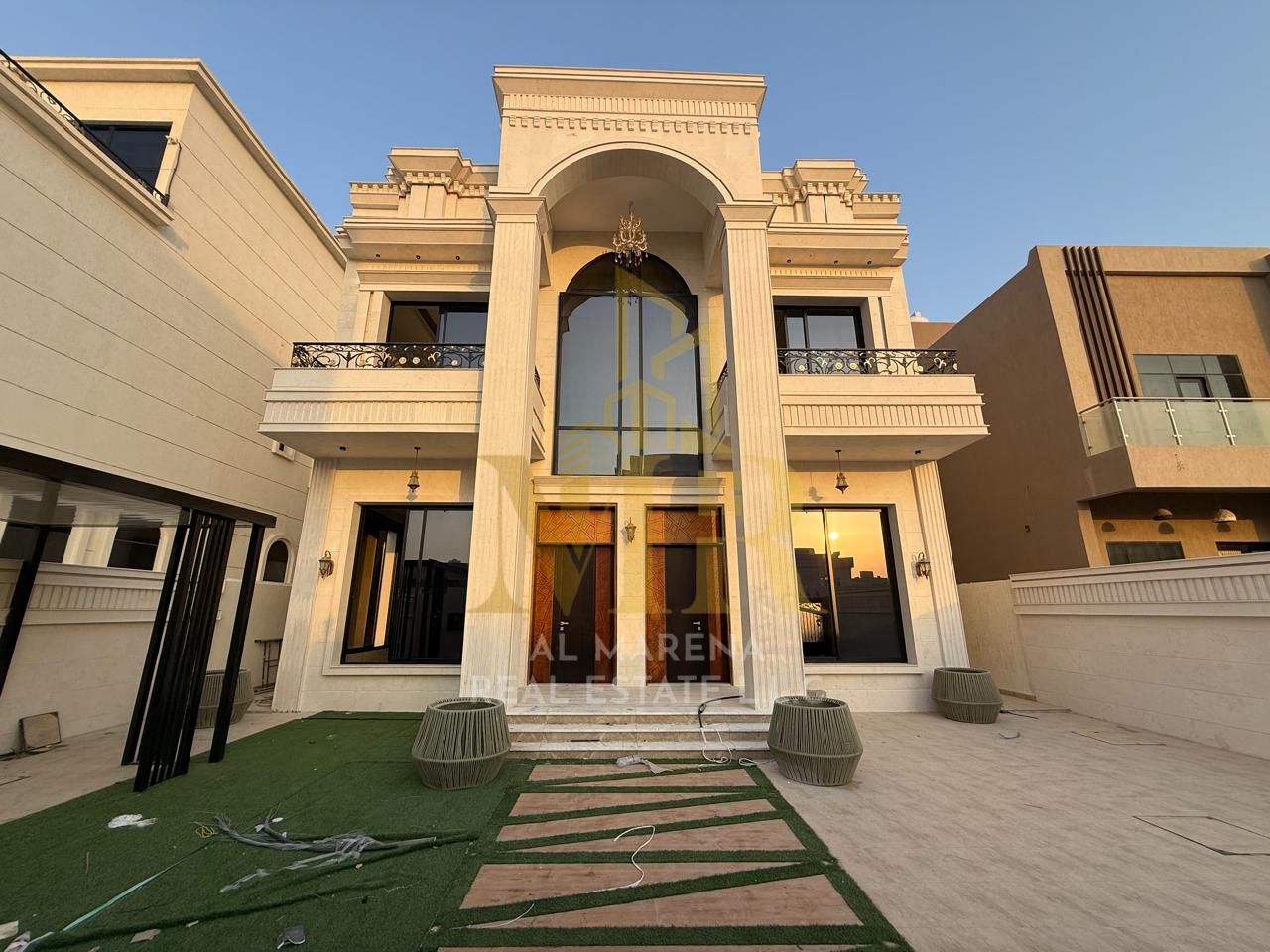 A villa with an all-inclusive price, including electricity, water and air conditioning fees, on the main street, ready for occupancy in the most upsca