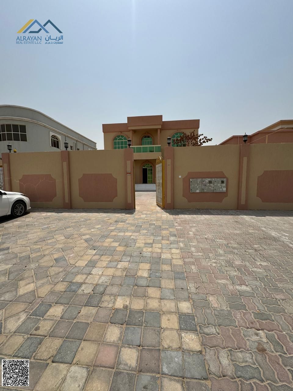 Including electricity, water, and air conditioning at a special price. Villa behind the mosque.