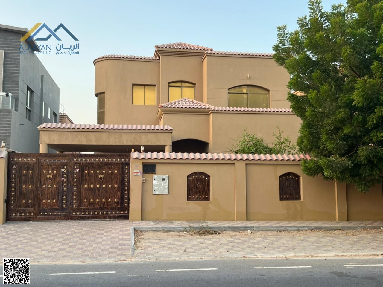 A residential and commercial villa with custom finishes, including water, electricity, and air conditioning, at a special price.