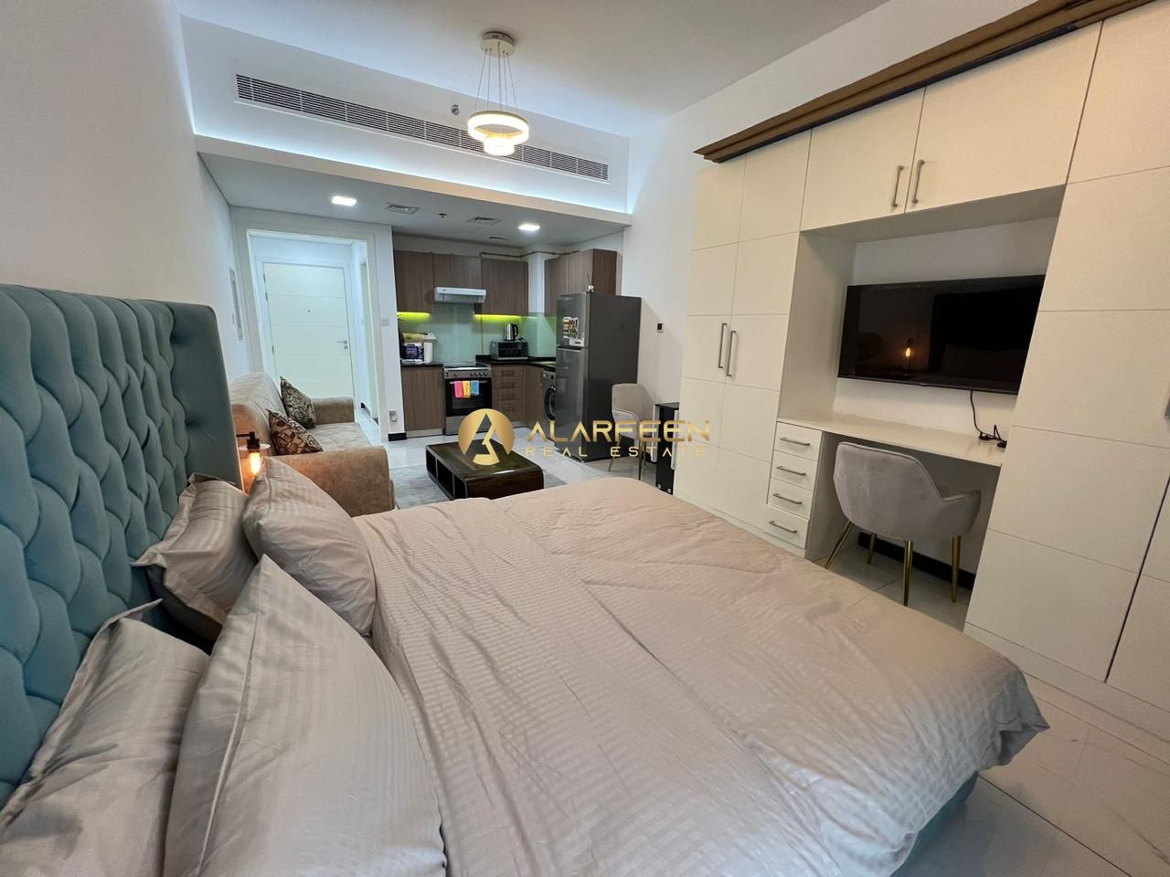 Opposite Circle Mall | Fully Furnished | Modern Layout