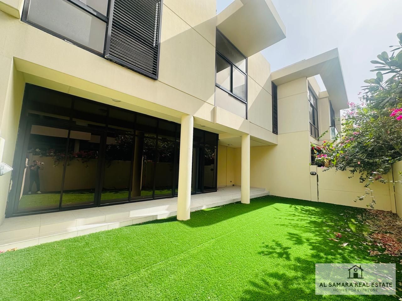 3 BEDROOM || READY TO MOVE || LANDSCAPED GARDEN