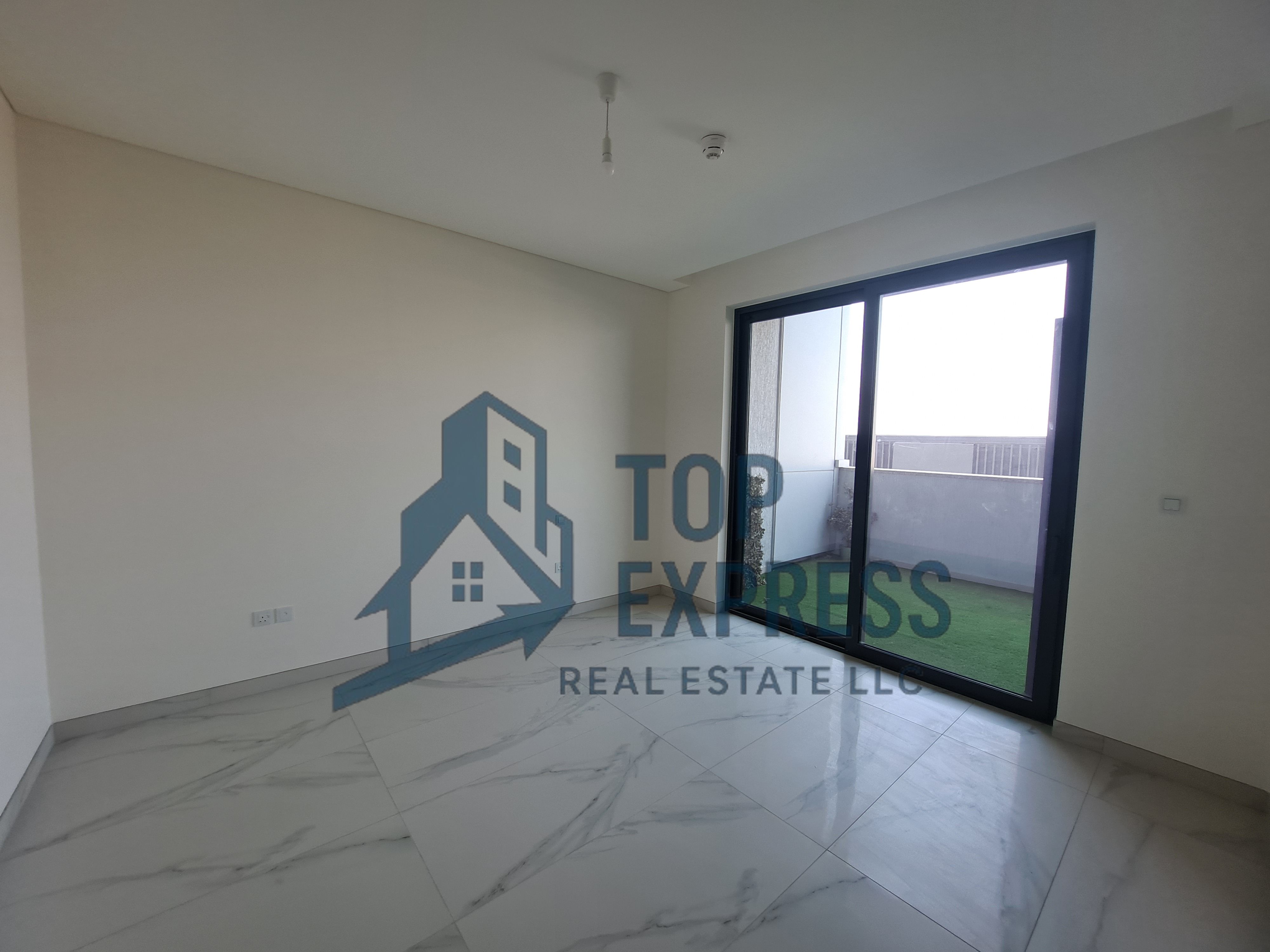 Stunning 2BR Apartment|Downtown & Burj Khalifa View| Balcony with Skyline Views |