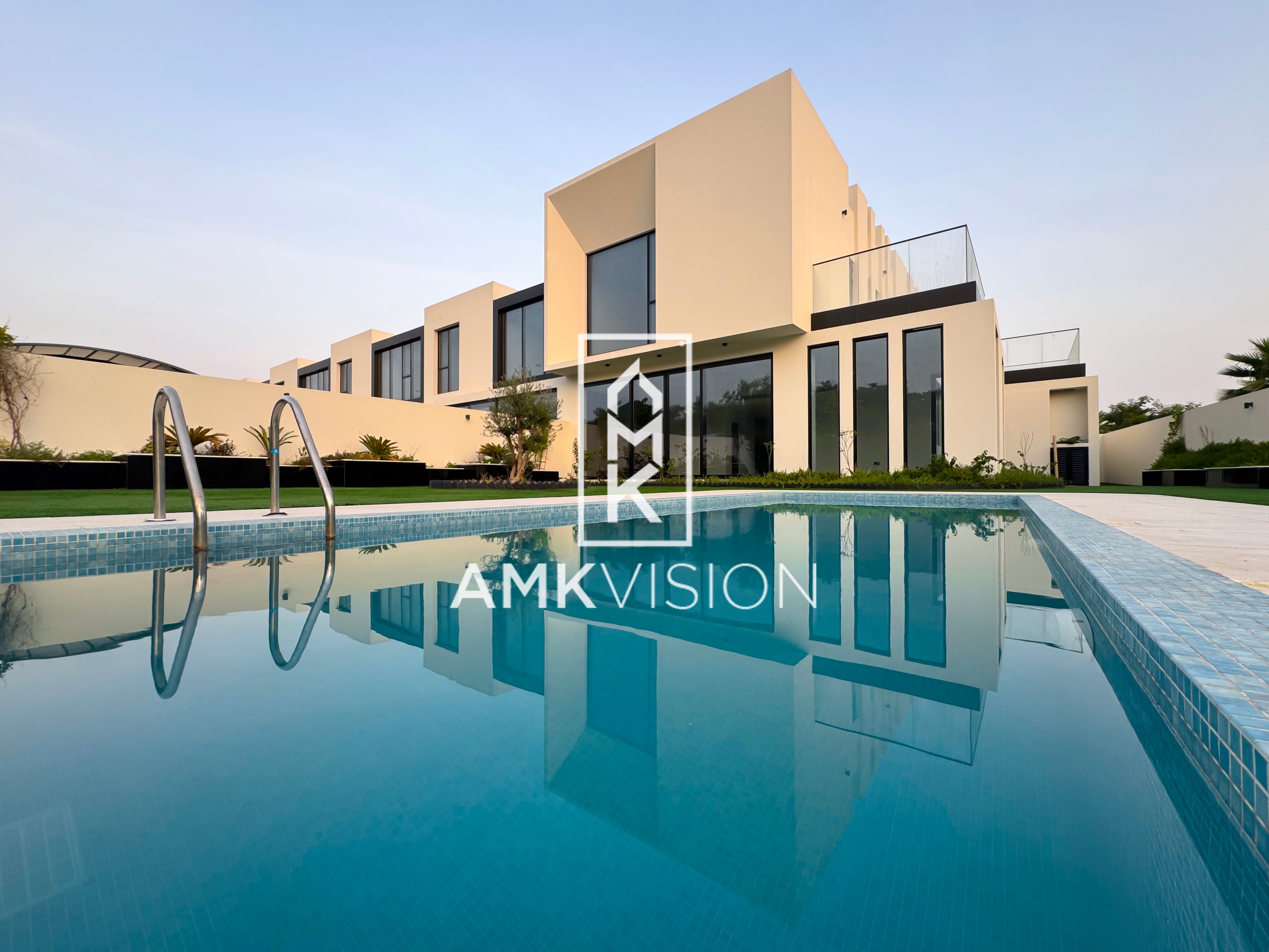 Stunning Golf and lake view ,private pool,spacious and luxury finishes