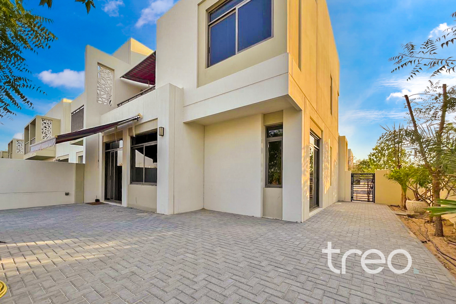 Corner Unit | Single Row | Family Living