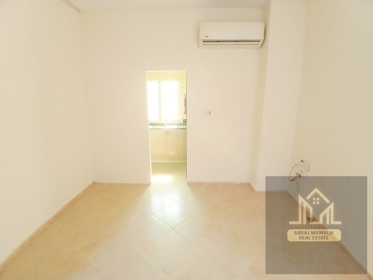 Ready to move apartment \\neat and clean \\ muwaileh sharjah