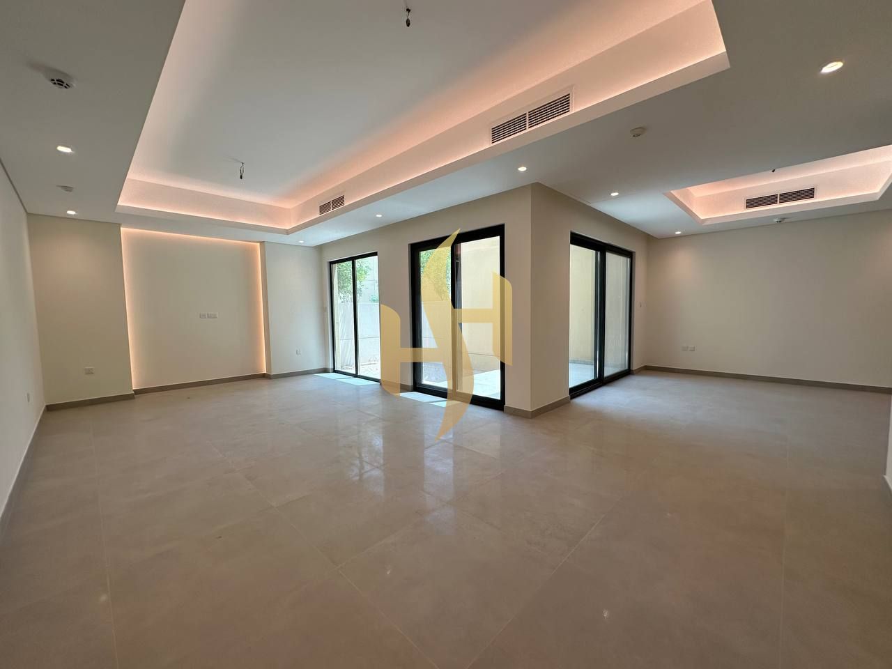 READY TO MOVE IN l BIG SIZE l SMART HOME lGOOD LOCATION