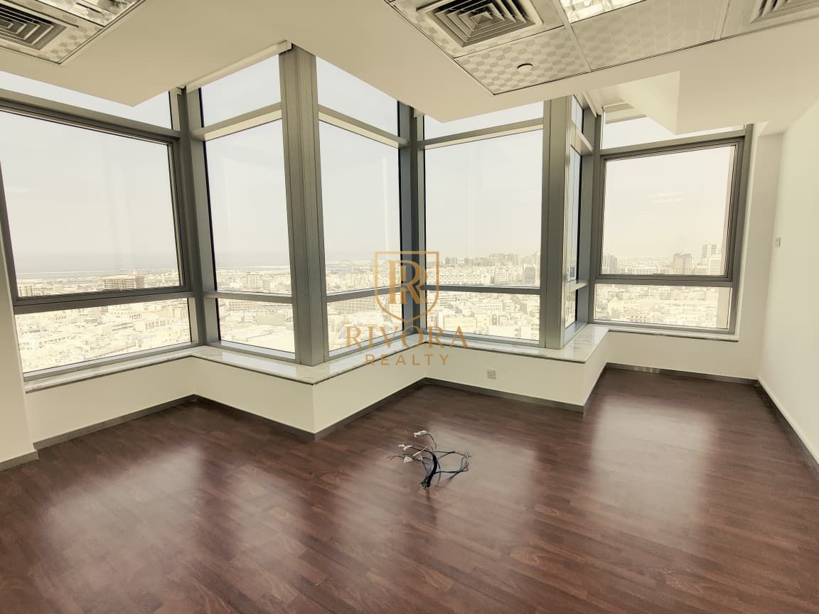 SEMI-FITTED OFFICE I SPACIOUS I CHILLER FREE