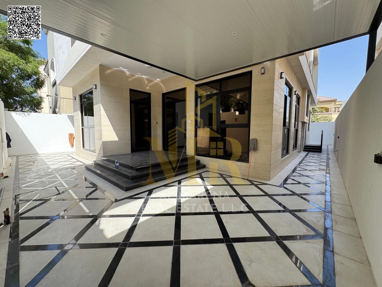 For sale, a modern villa with 6 rooms and a roof, including air conditioners, opposite a mosque in the Al Muwaihat 3 area, Ajman, super deluxe finishi