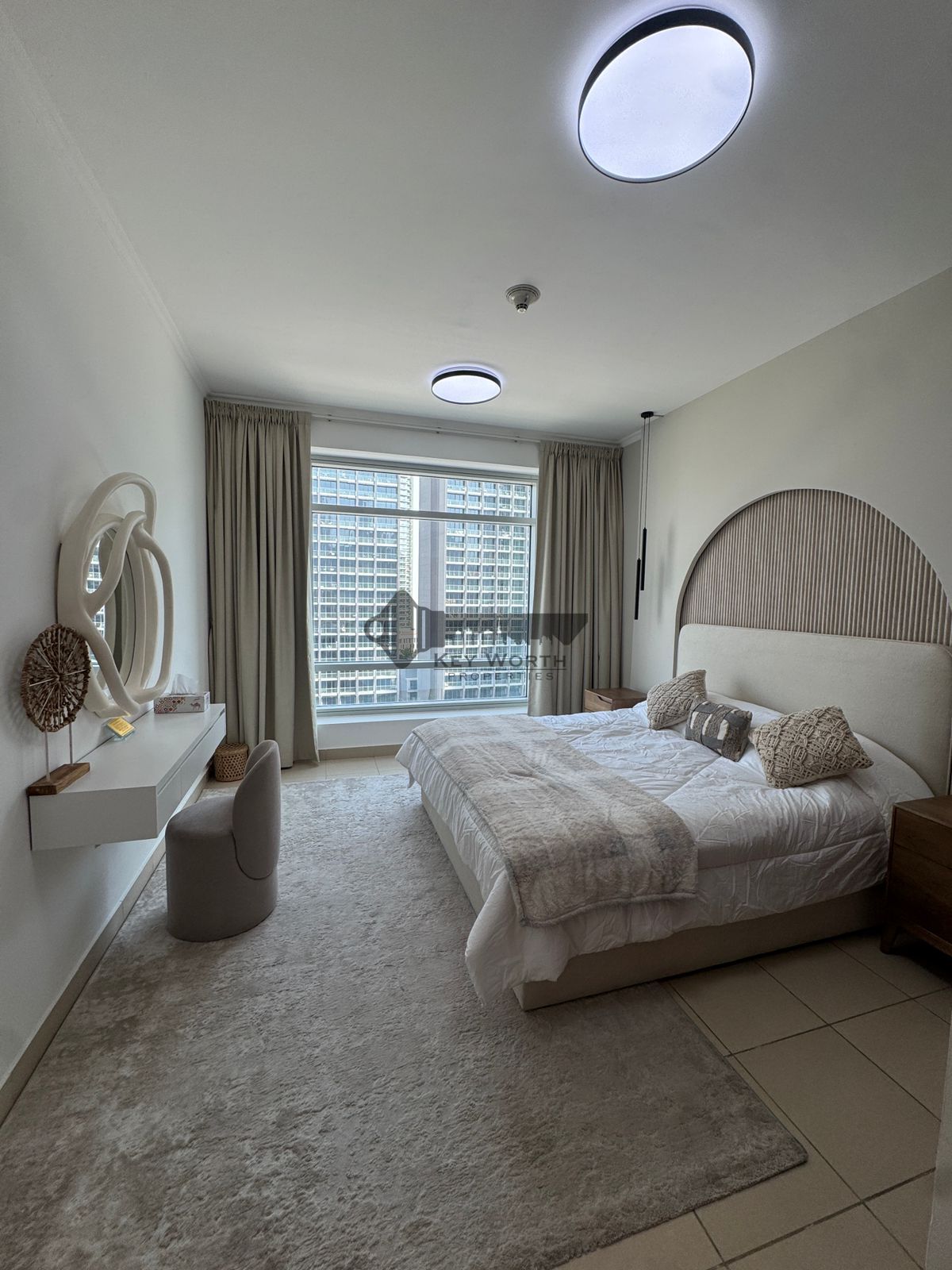 Spacious & Furnished | Mid Floor | Ready to move !