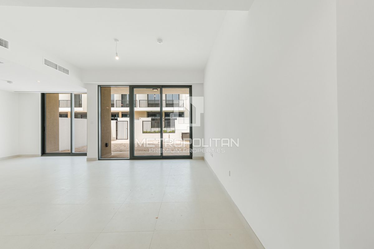 Brand New | Vacant | Amazing Finish | Near to Exit