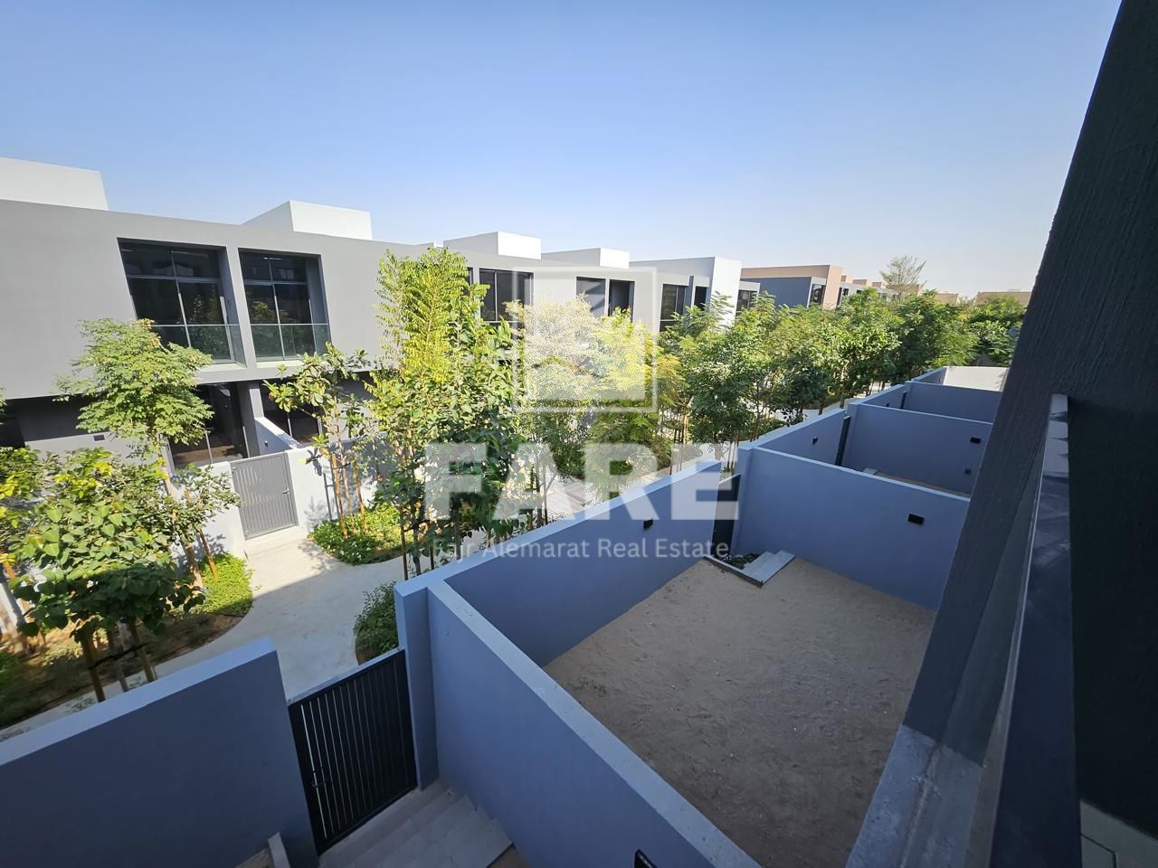 Spacious 3 BR Townhouse | Freehold | Middle