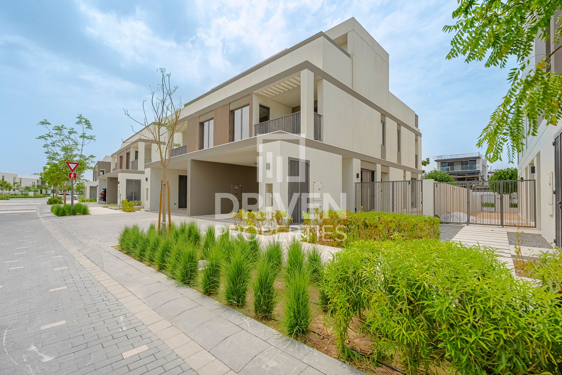 Modern T-H | Great Community | Negotiable