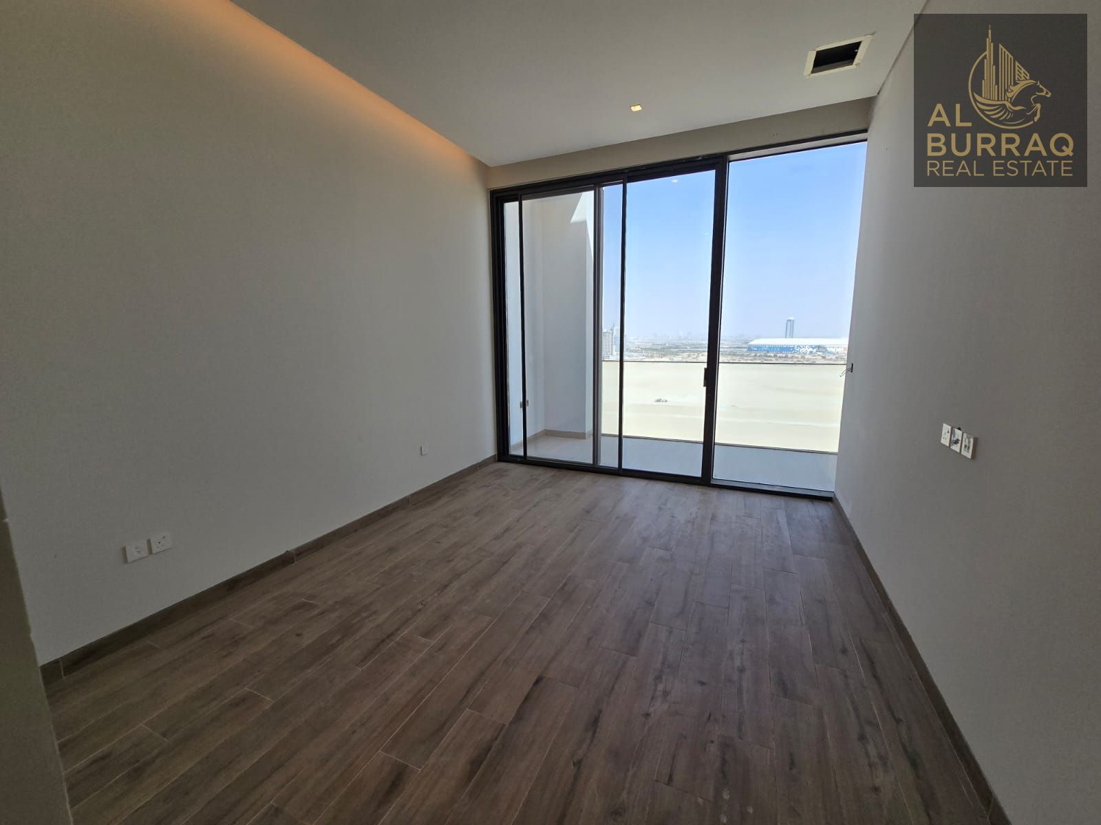 Gold Course View | Open Kitchen | Brand new building Chiller free