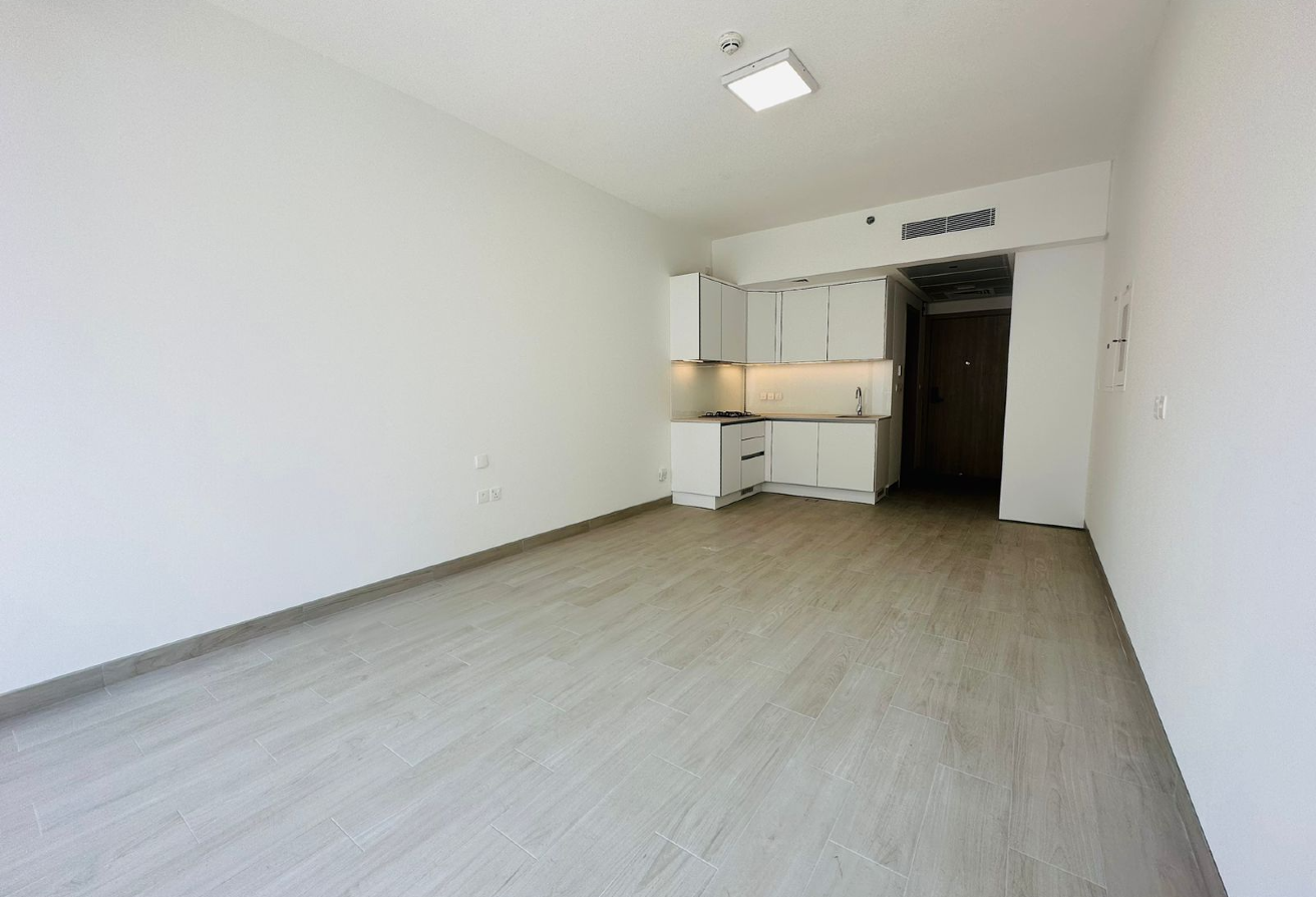 STUDIO | BRIGHT & STANDARD LIVING | GREAT PRICE
