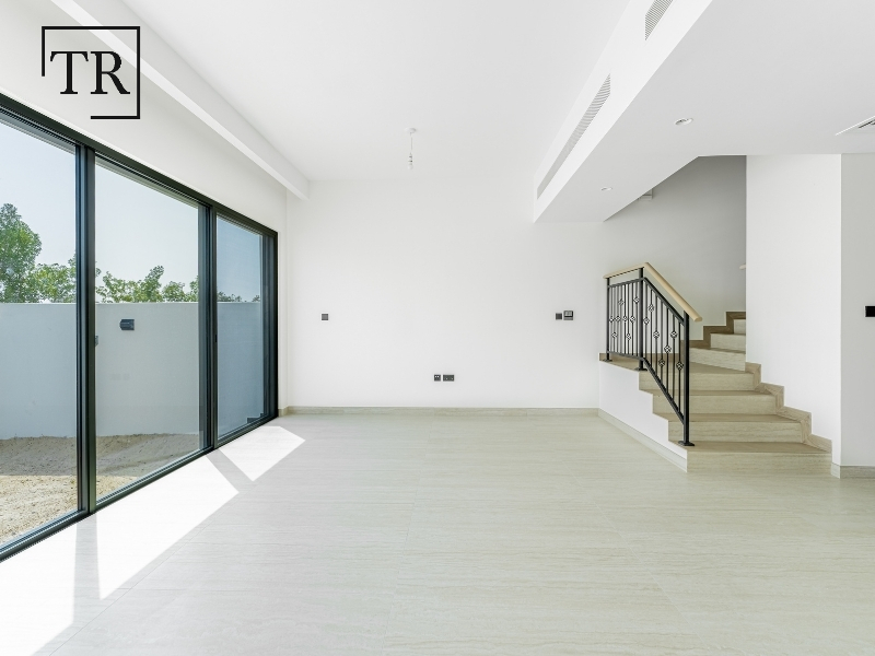 Waterfront Living | End Unit | Nearby Lagoons