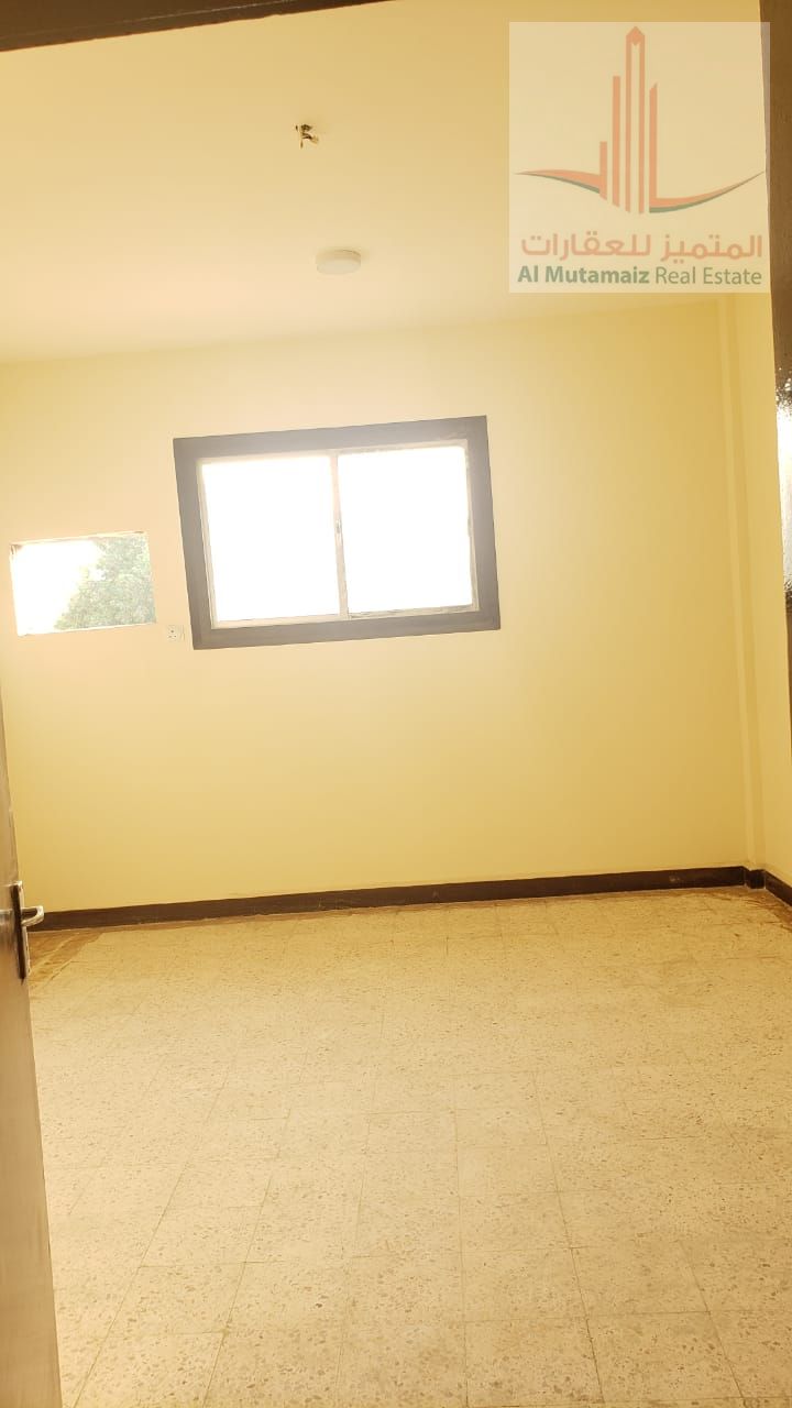 Building for sale, corner of two residential and commercial streets, with excellent income