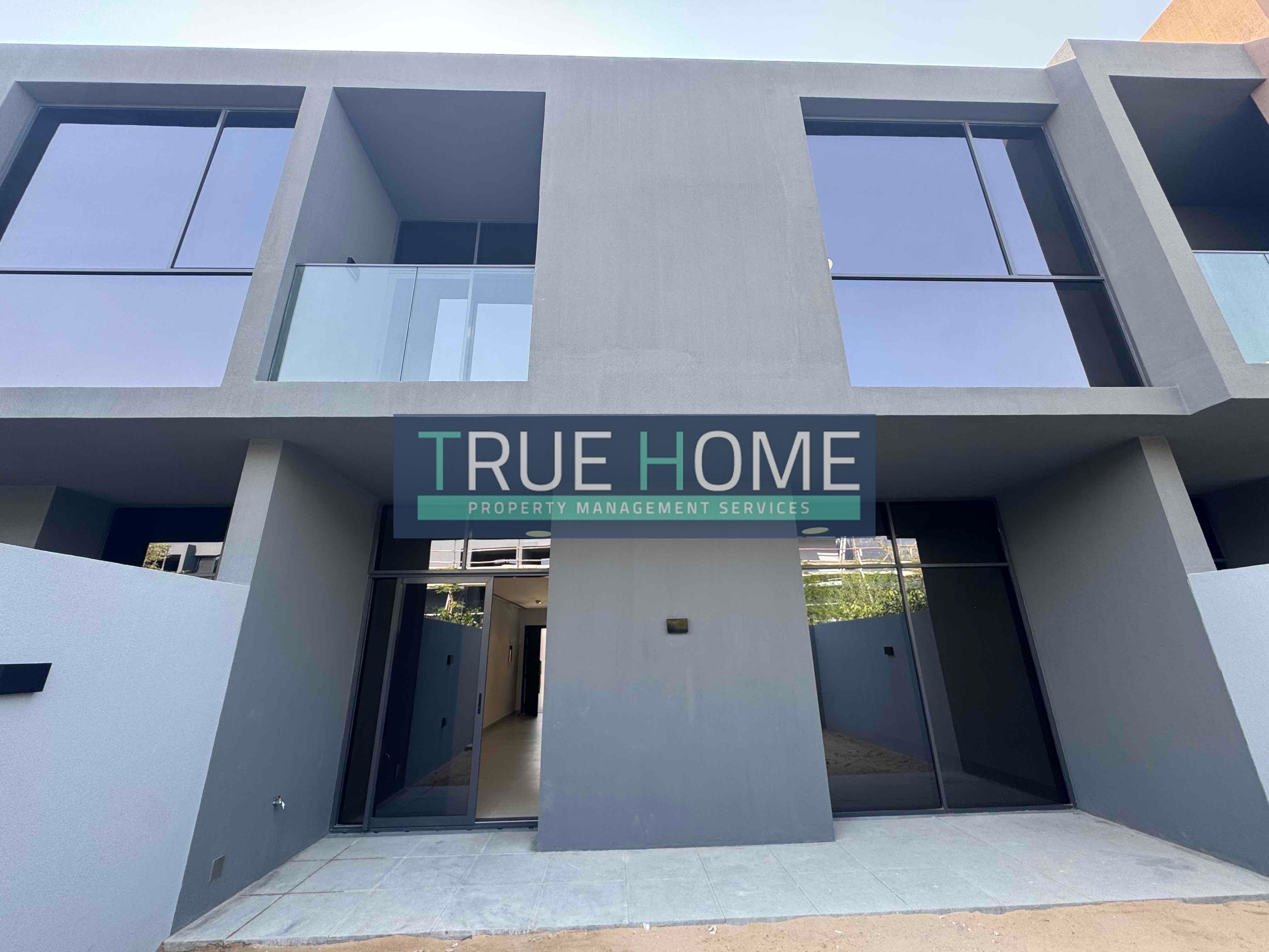 Townhouse 4BR - Middle unit - Prime Location