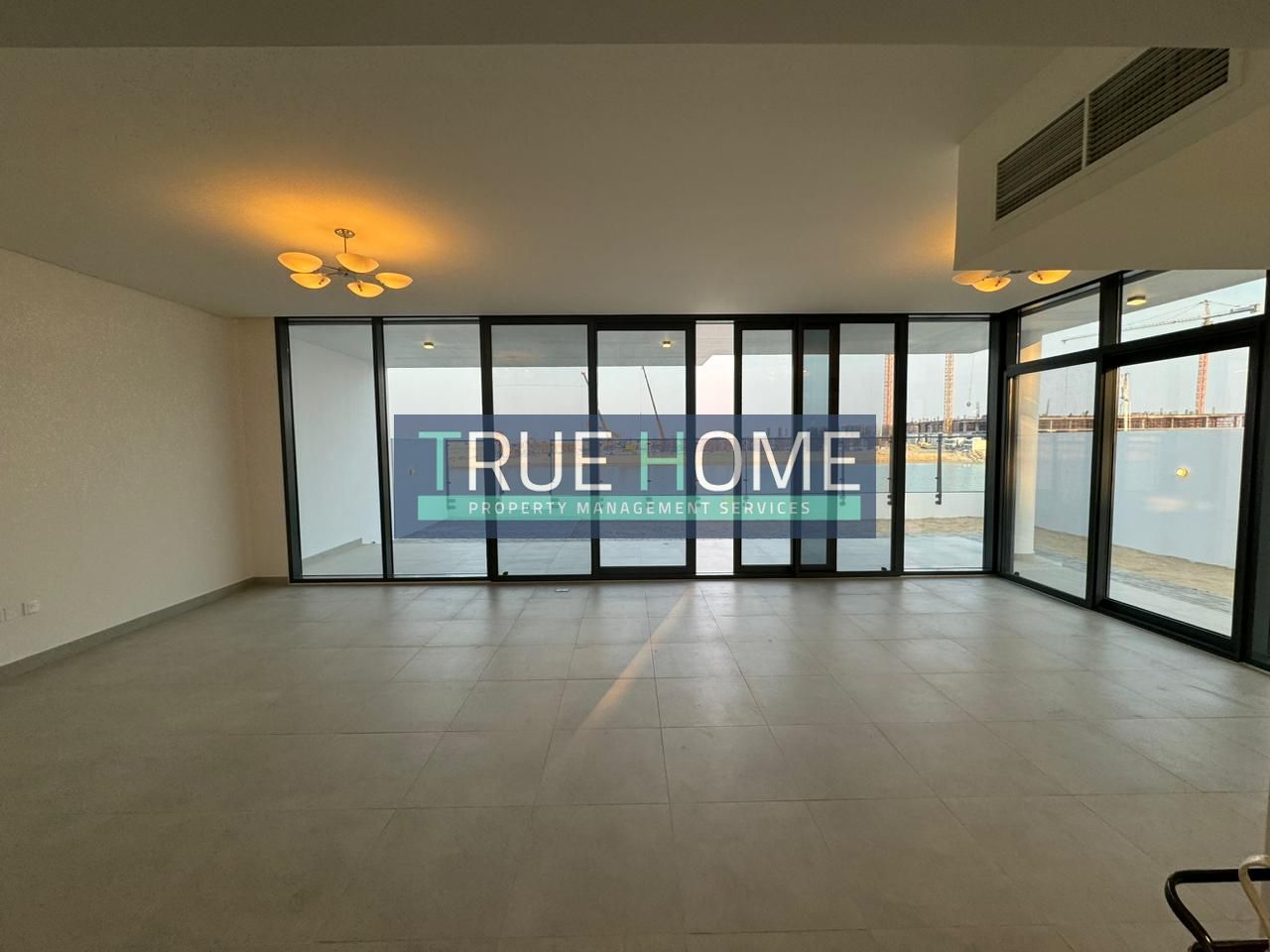 Ready 5BR Beach access | Freehold villa