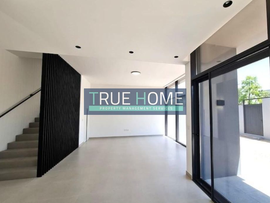 Corner 3BR Villa | Freehold | Ready to Move In