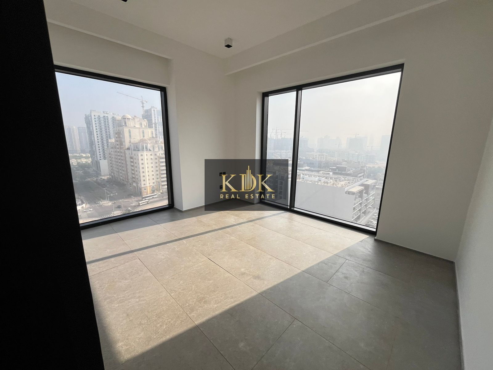 Unfurnished 2 Bhk| Bright lay out| Ready to Move In