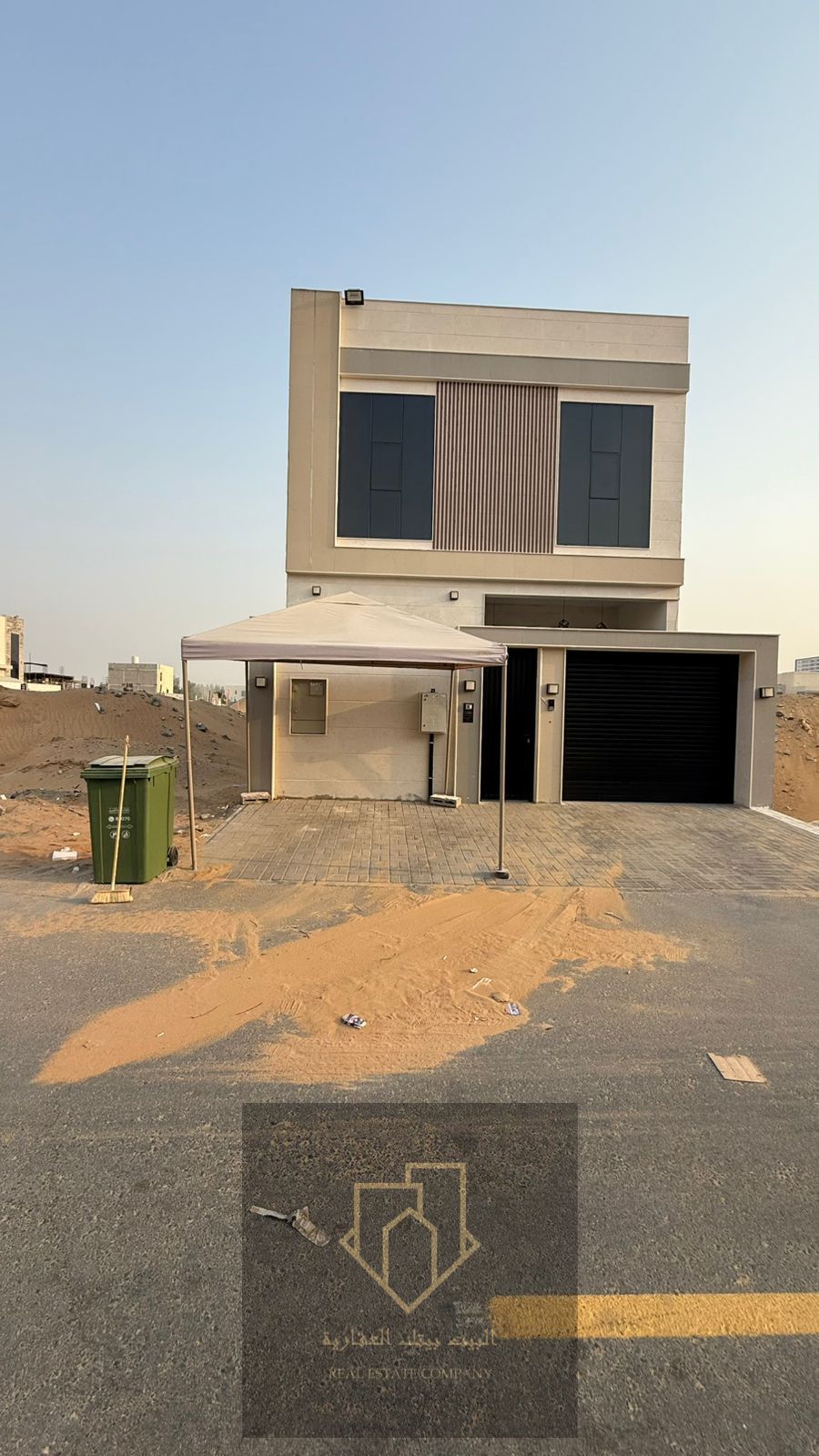 For annual rent, a villa in Al-Halio area, a good area, 5 master rooms
