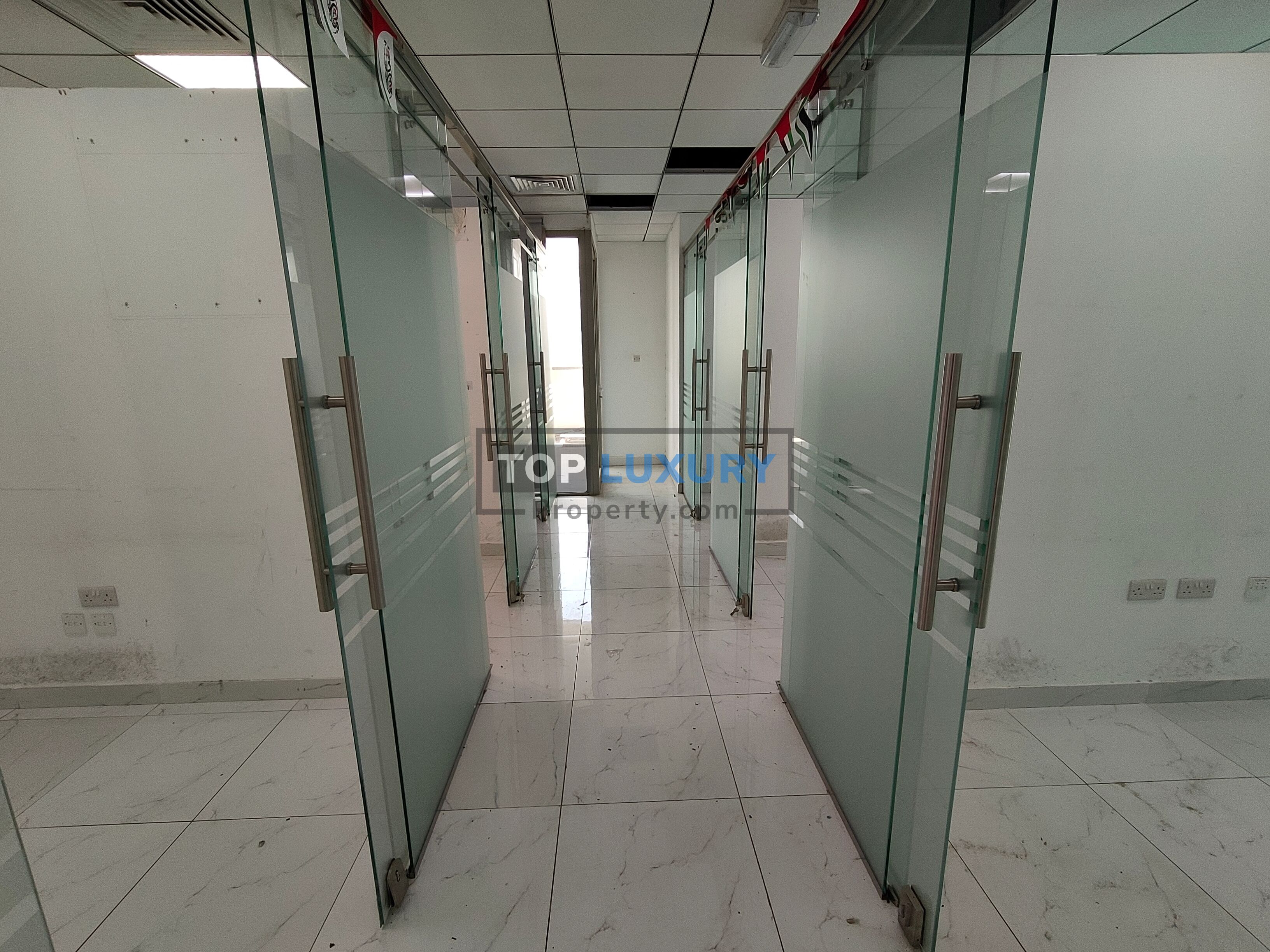 FULLY FITTED | UPGRADED UNIT | NEAR METRO
