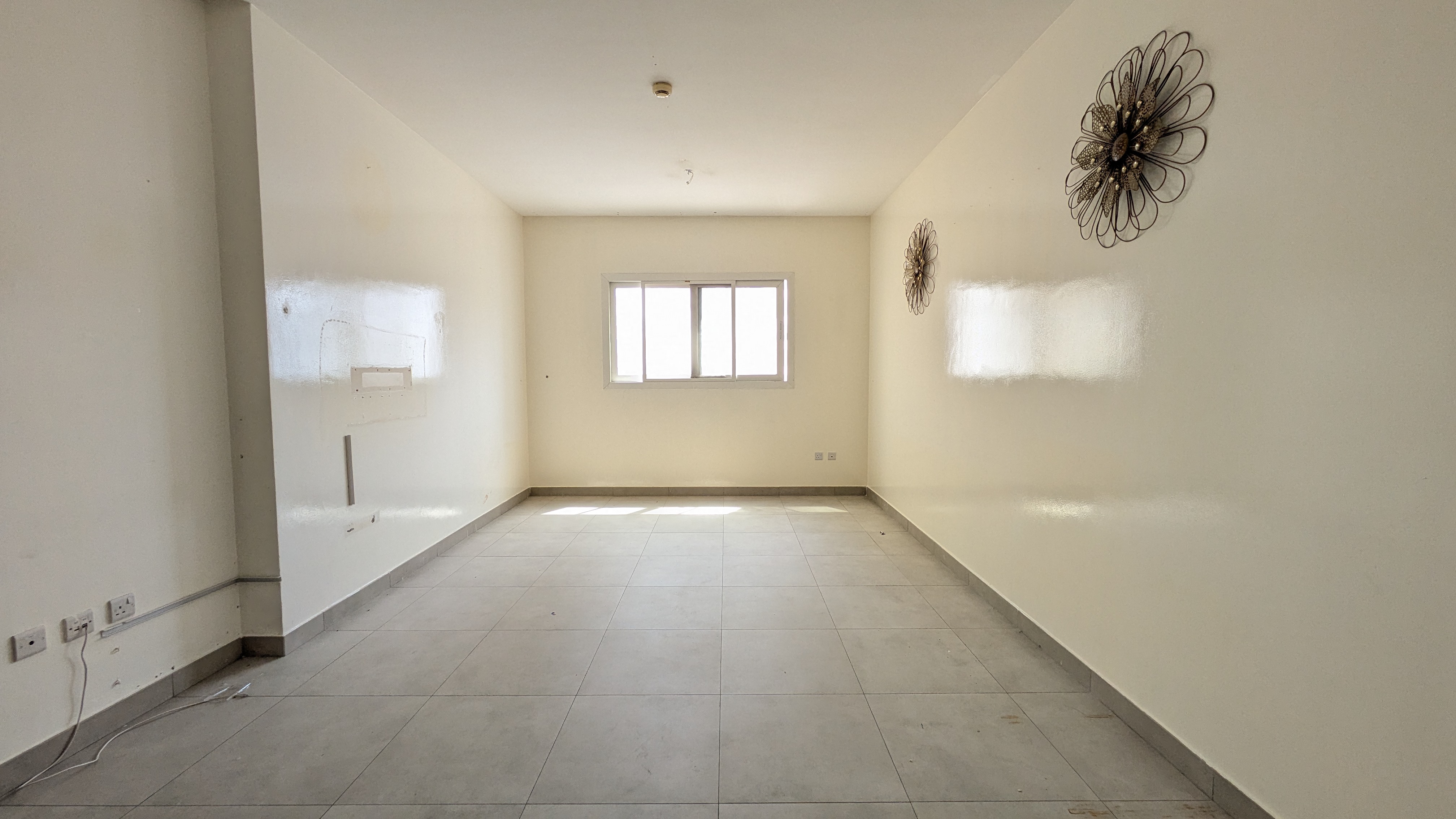 lavish huge 2bhk apartment 50k with parking & built-in wardrobe on a prime location