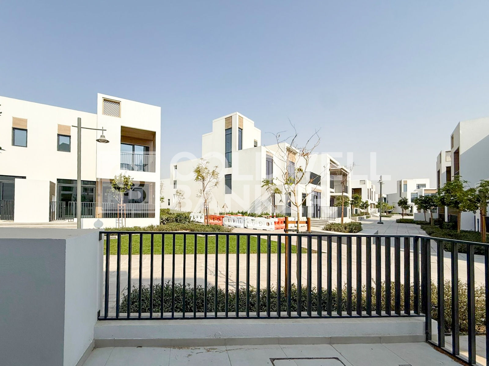 Bright | Single Row | Close to Amenities