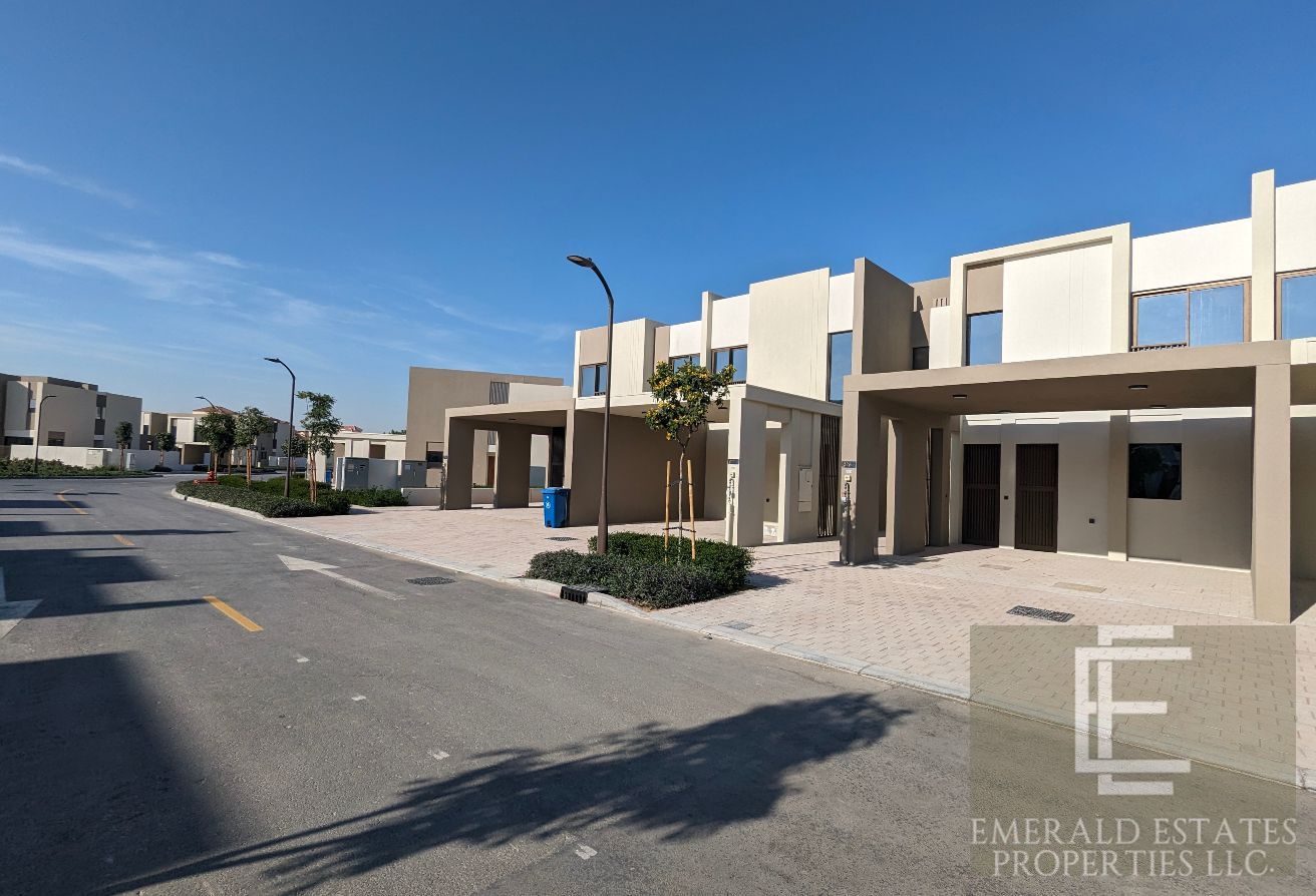 TOWNHOUSE | LUXIOUS LIVING | FIRST MOVER