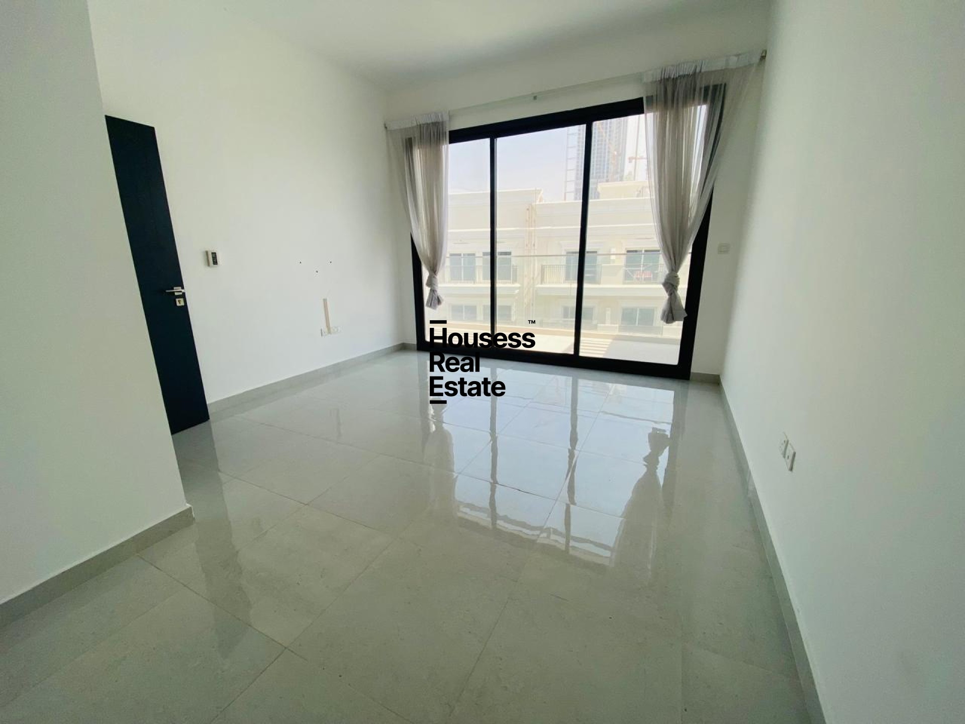 Ready to Move | Unfurnished | Community View