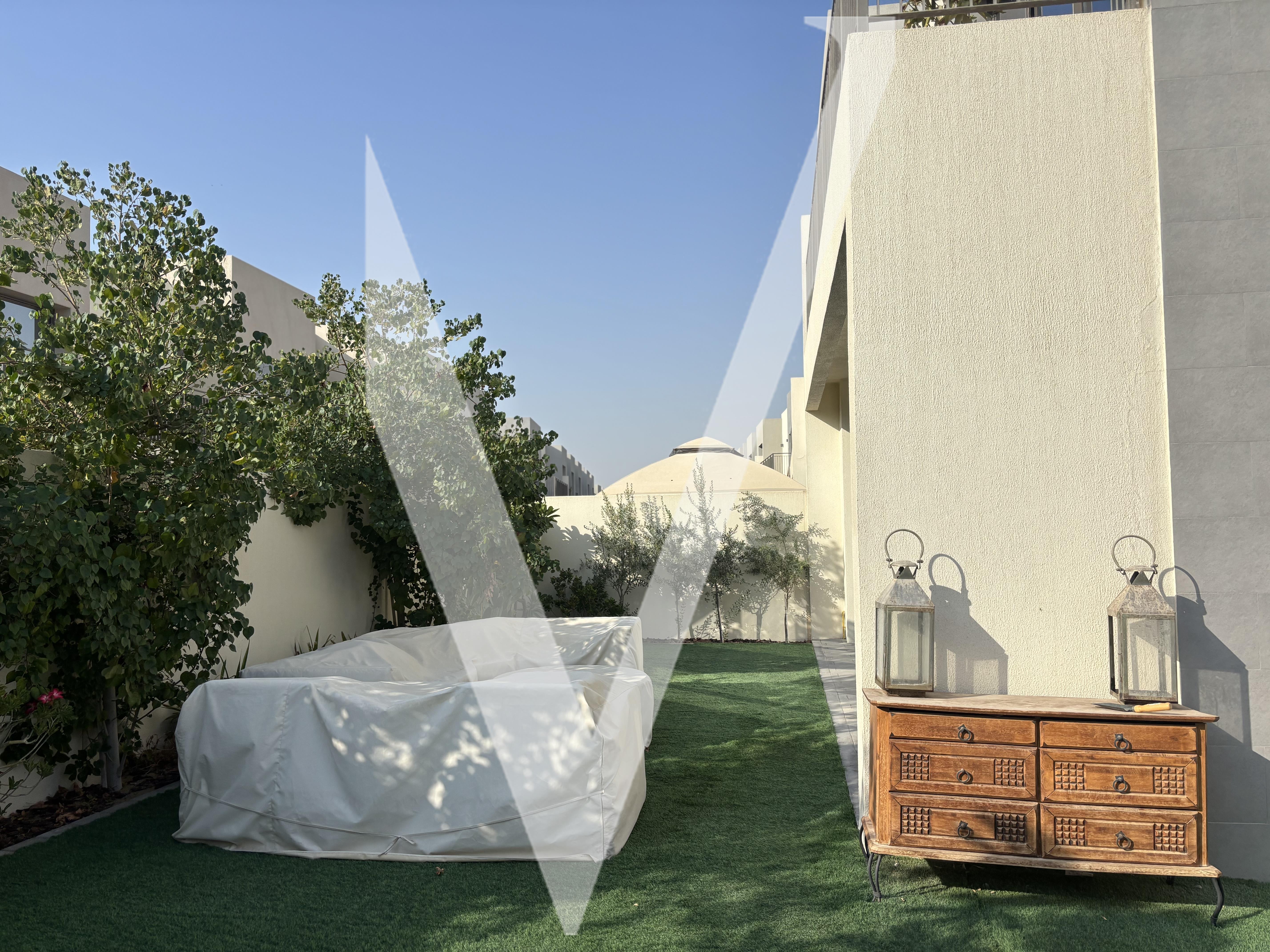 Large Corner plot | Upgraded Kitchen | Family Area