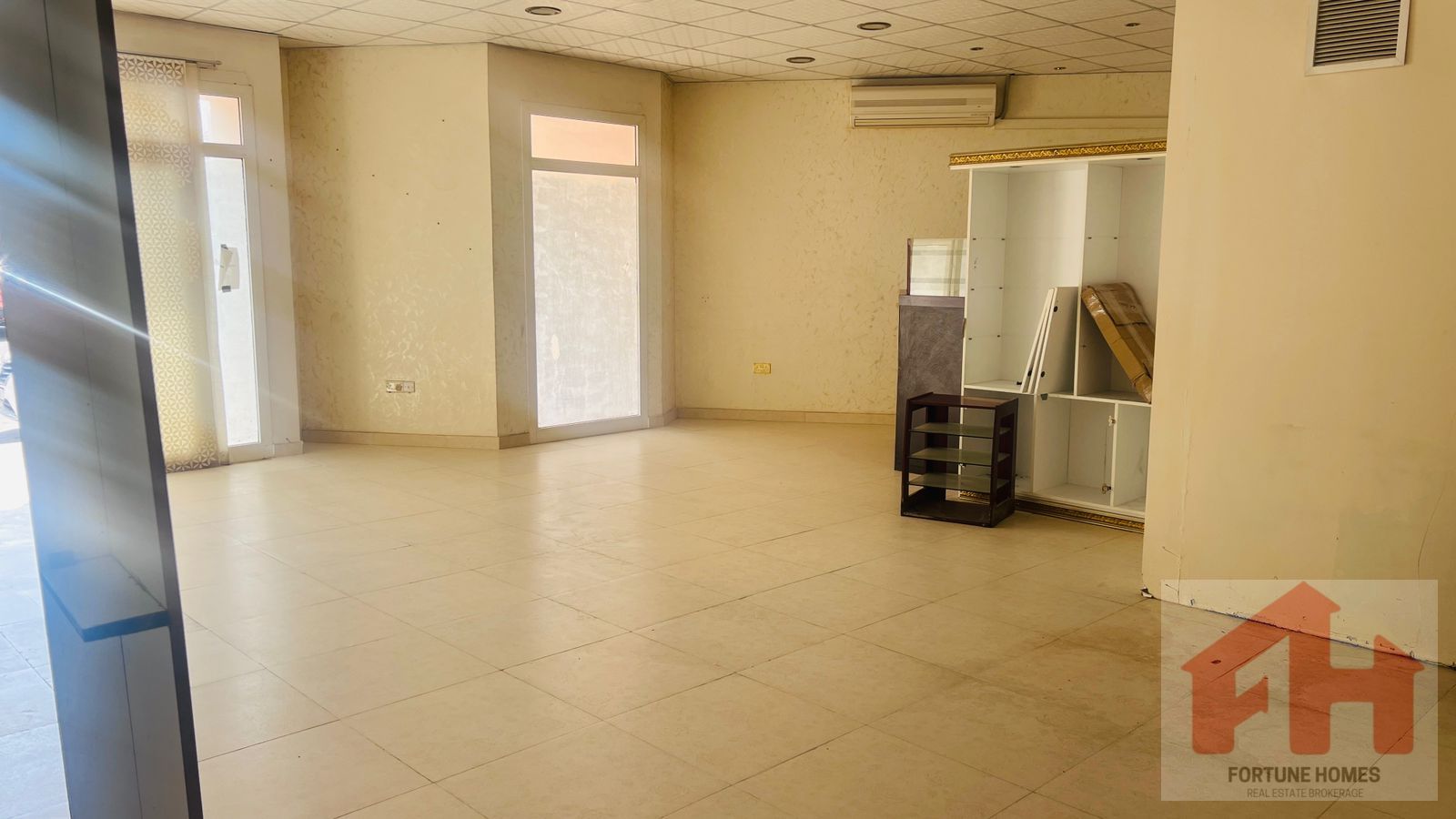 China Cluster Ready to Move Shop For Rent
