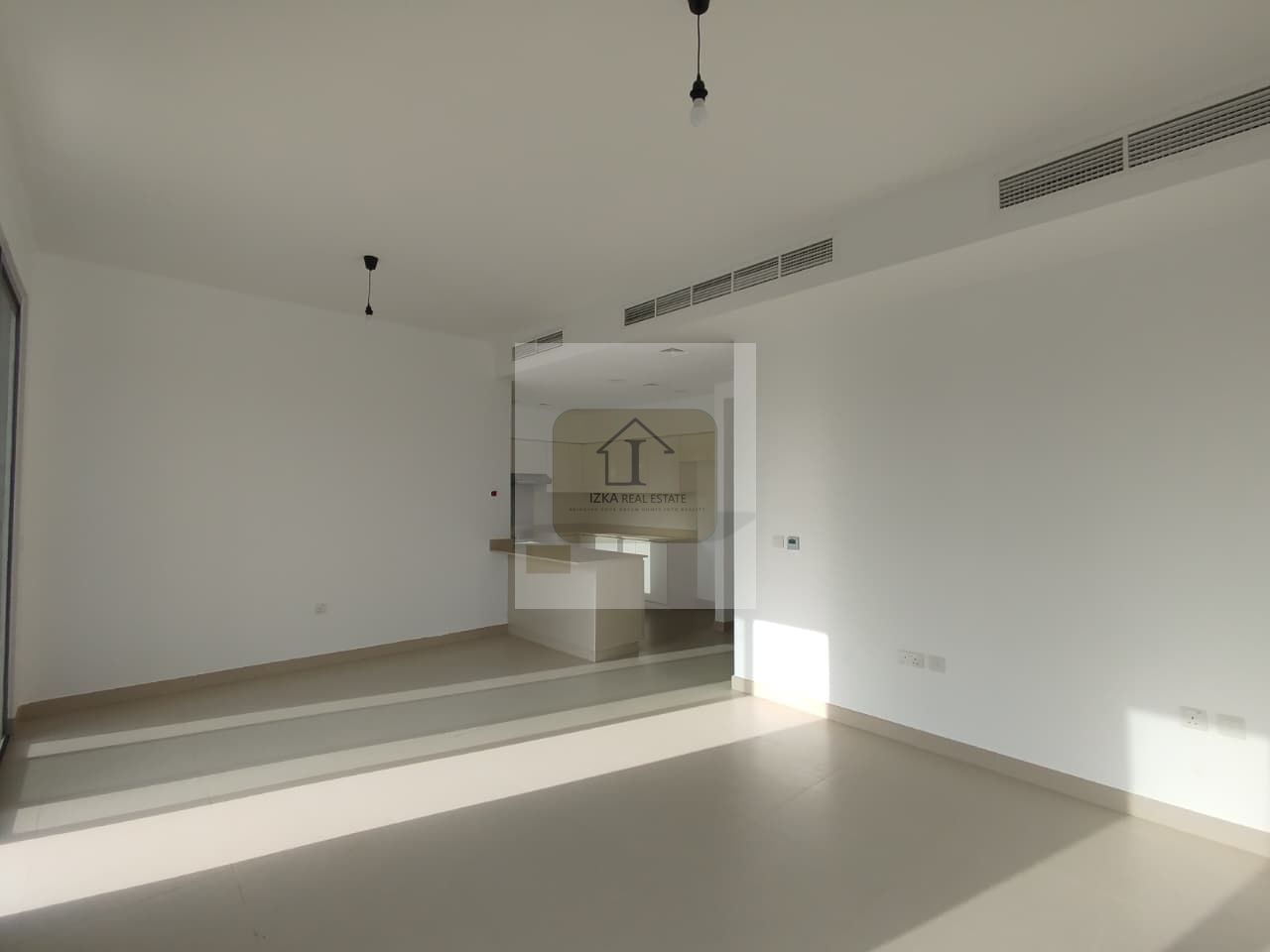 4+Maid BR , SINGLE ROW , READY TO MOVE IN