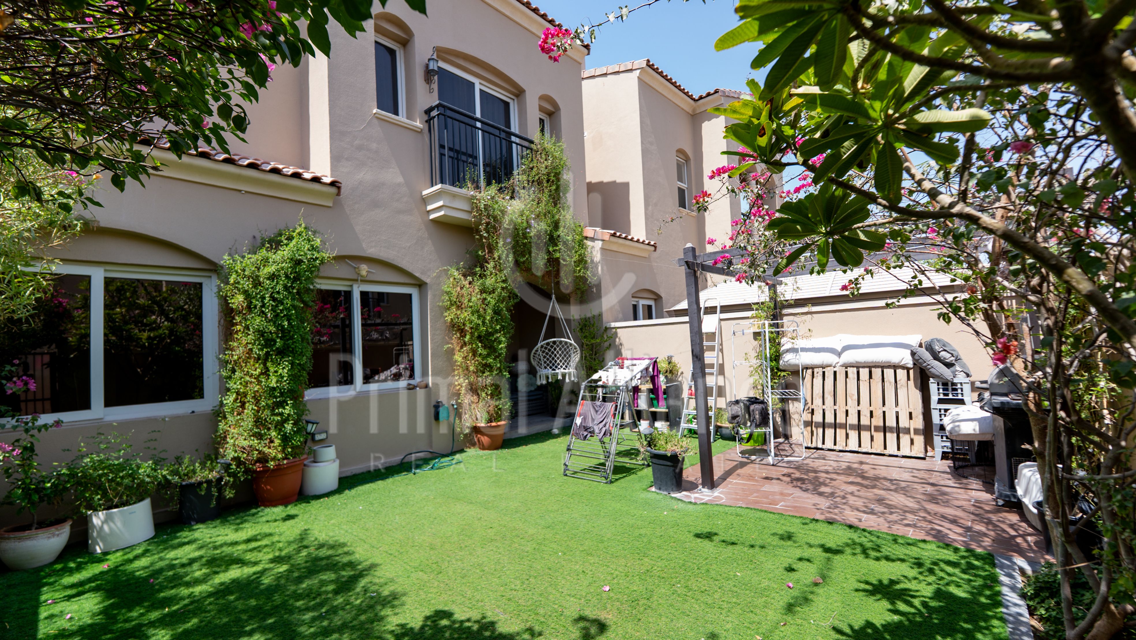 Bright and Spacious Townhouse | Private Garden
