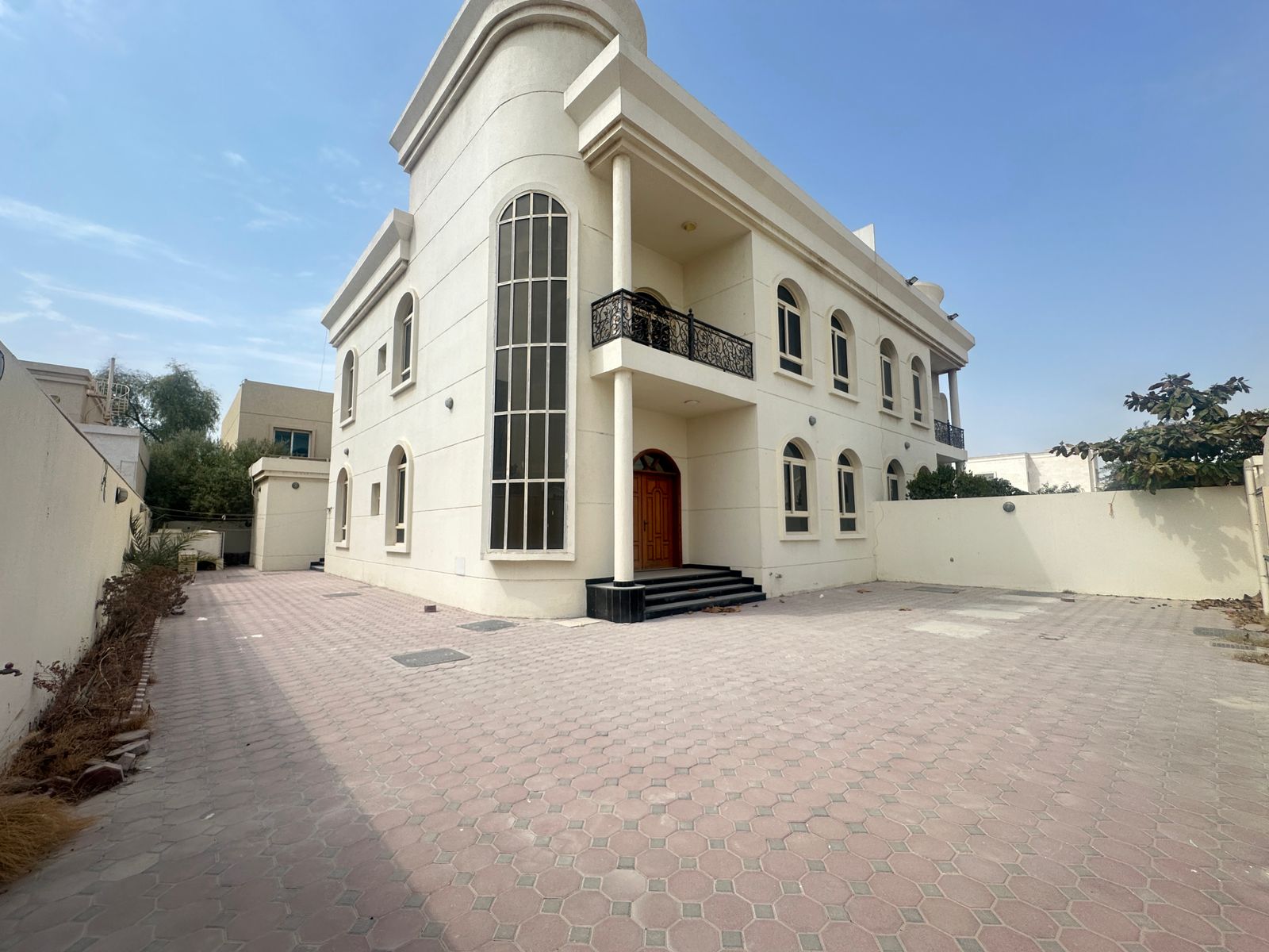 Spacious 4 BHK Villa for Rent in Ramakia – Prime Location!